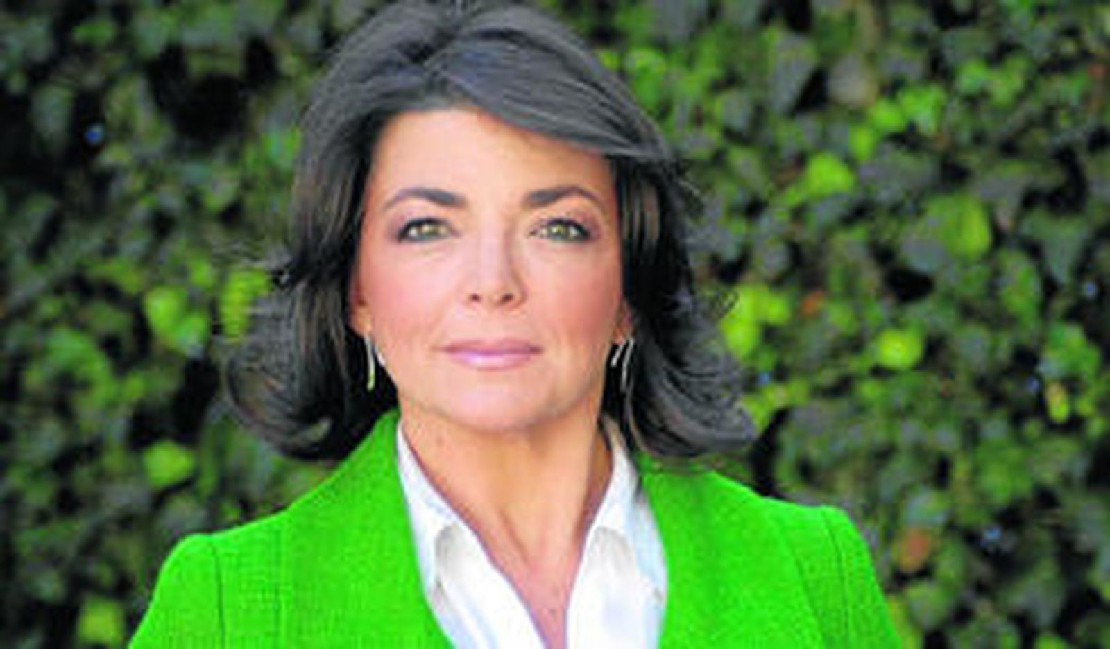 La periodista Chelo Larrán presenta cada sábado en Canal Sur 'Europa Abierta'