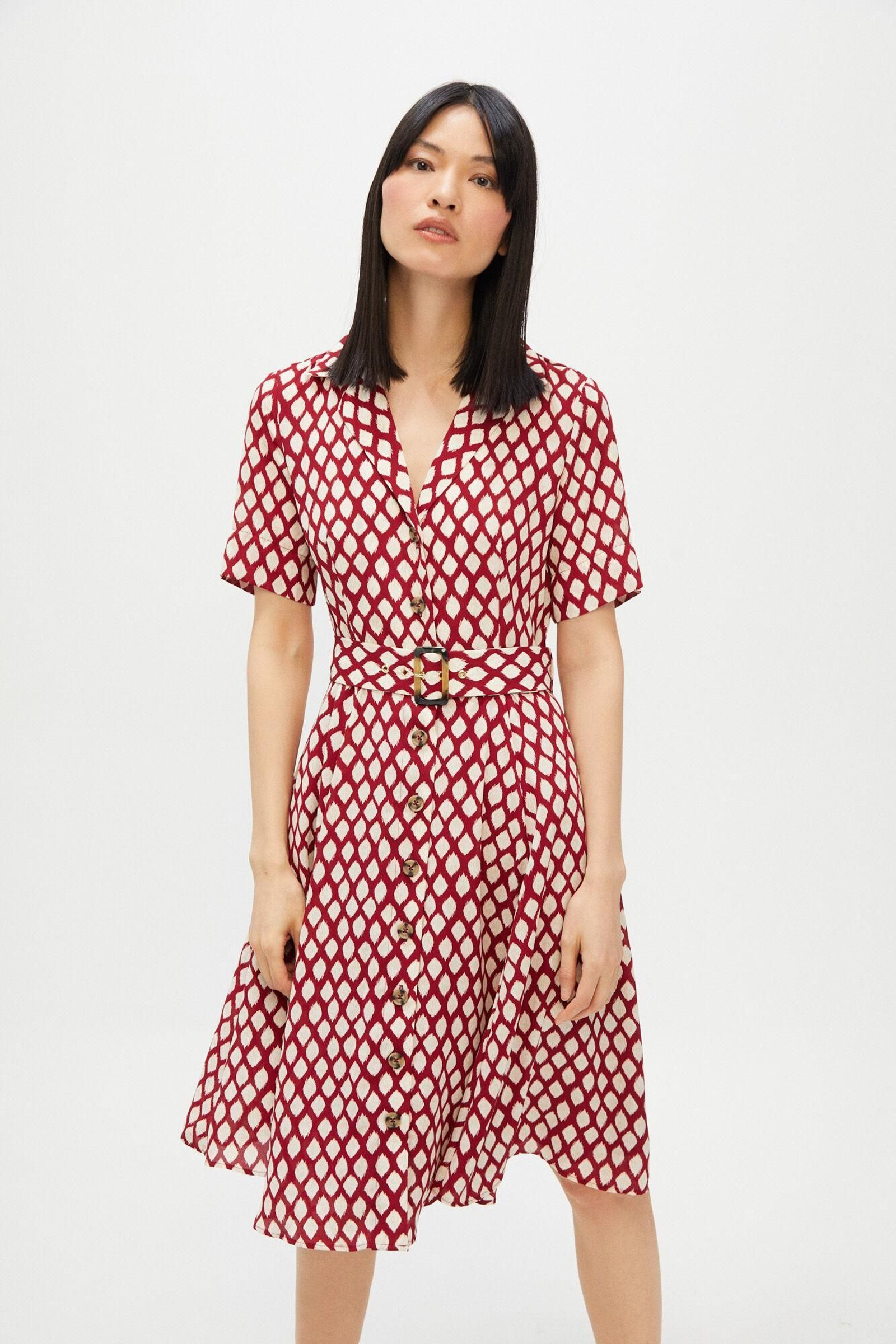 Vestido midi y camisero de Cortefiel. Vestido midi y camisero de Cortefiel.