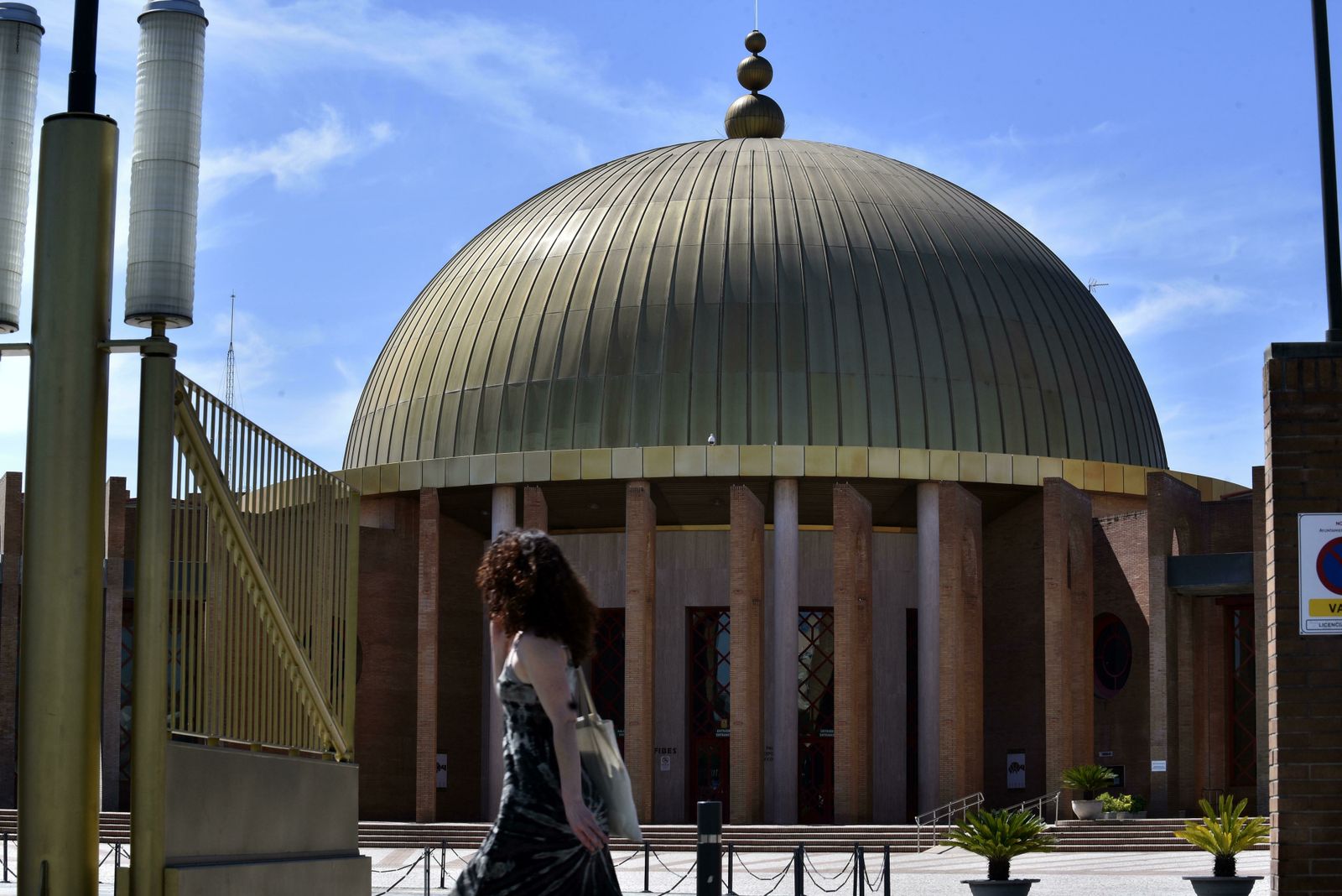 Cúpula del Palacio de Congresos, corazón arquitectónico de Sevilla Este.