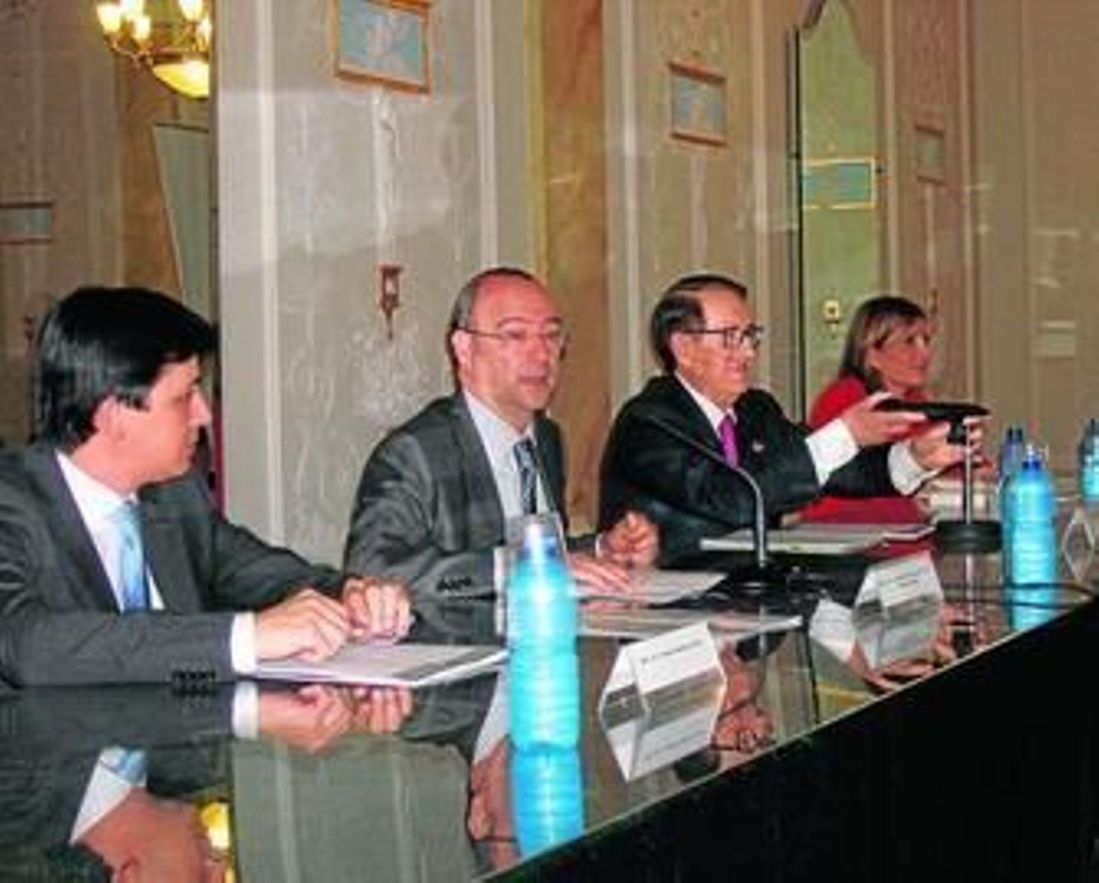 Bernabé Tierno en el Círculo Mercantil junto a Rodríguez Comendador, Manuel Guzmán y Carolina Lafita.