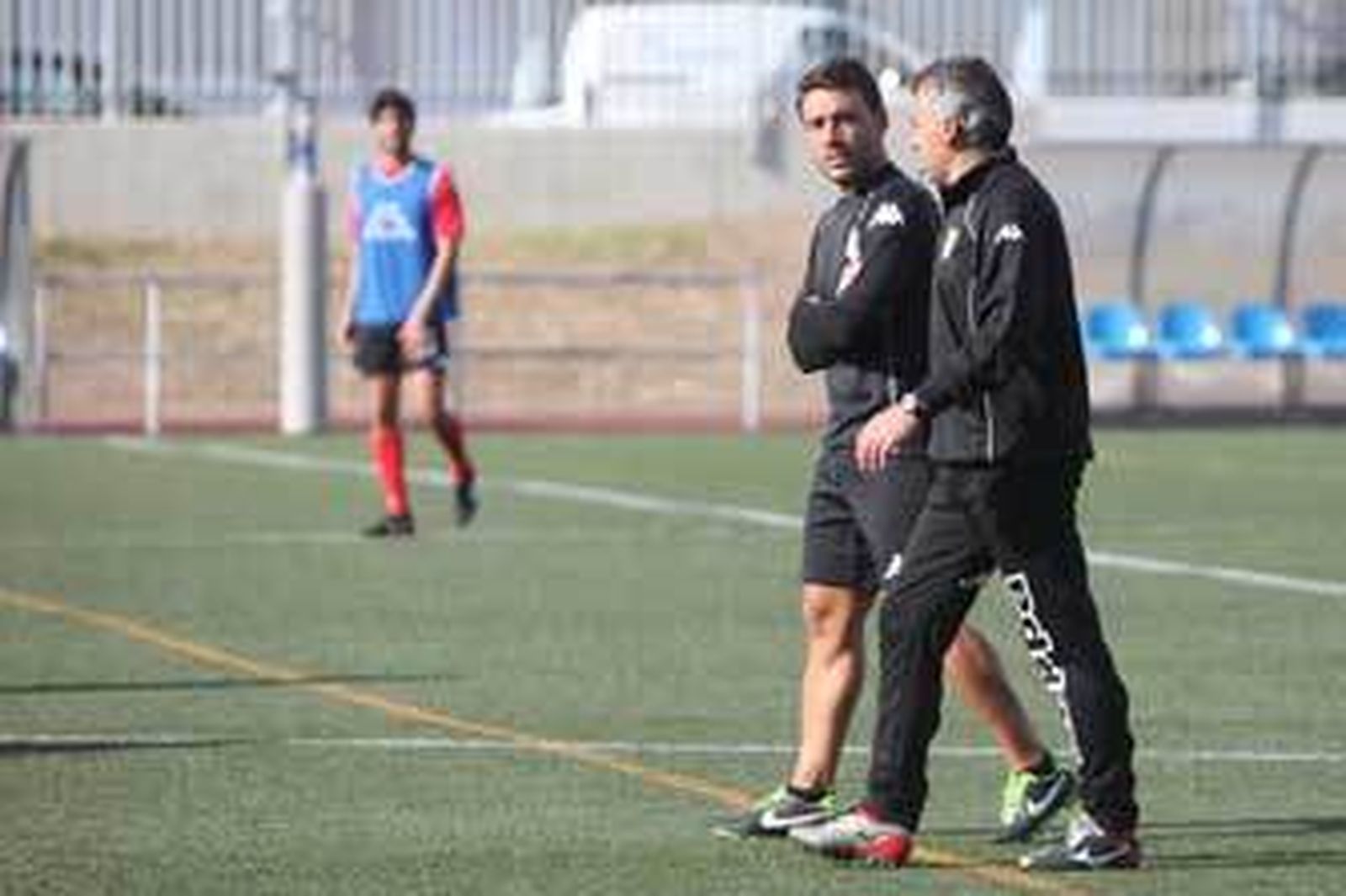 Paquete Higuera, junto a José Mari Moreno, digirió ayer en La Granja una sesión de entrenamientos voluntaria a la que acudió Yepes. /Vanesa Lobo