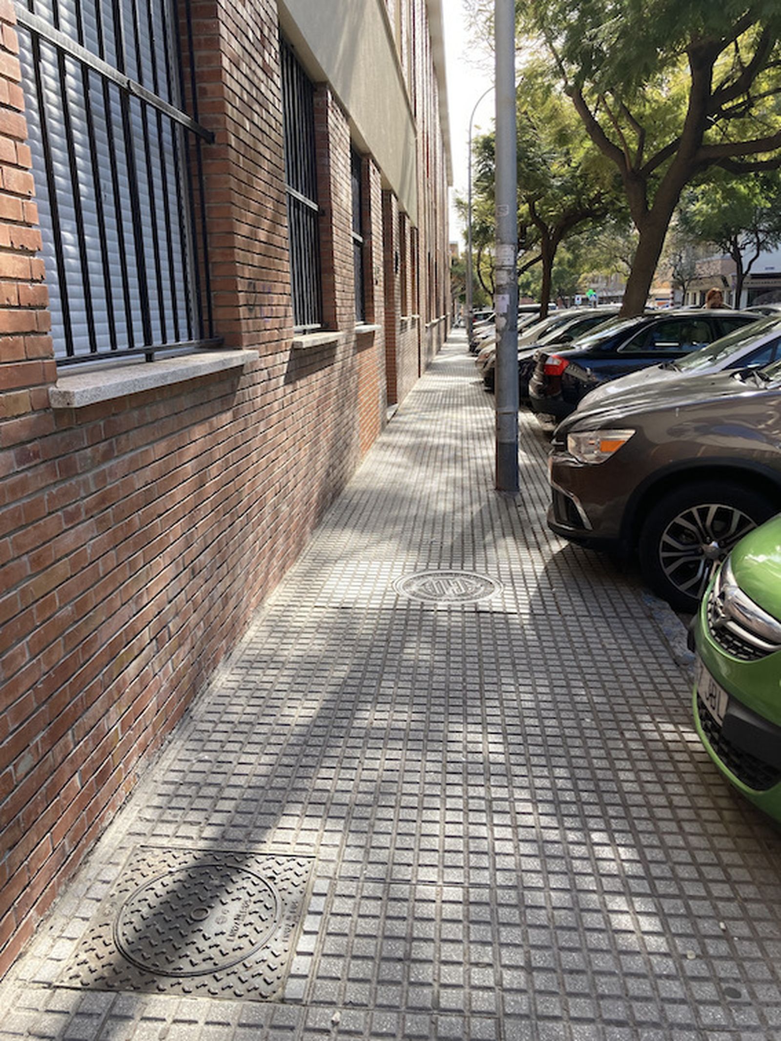 Así son los complicados accesos a los colegios de Cádiz