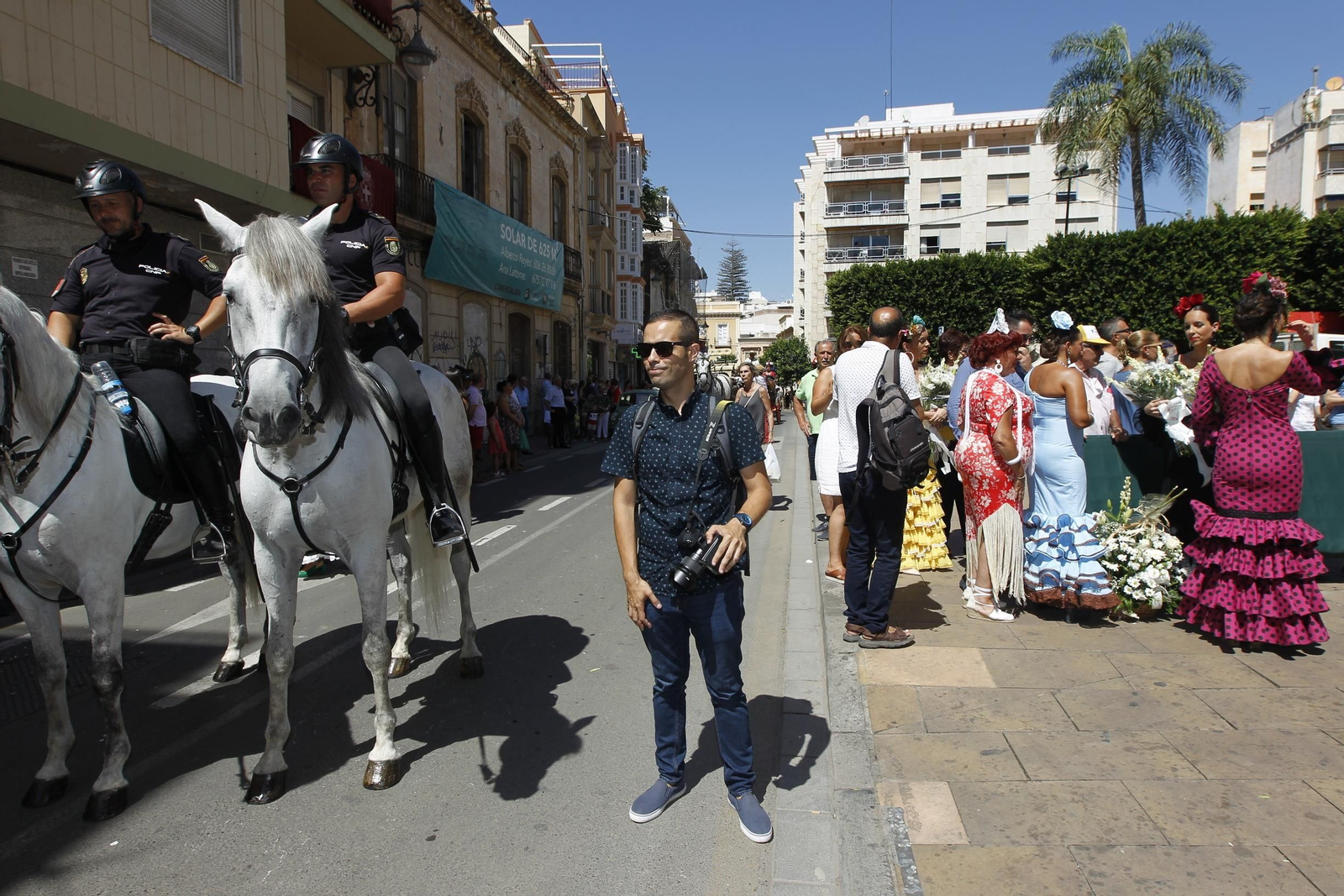 Fotogalería ofrenda floral a la Virgen del Mar. Feria de Almería 2019
