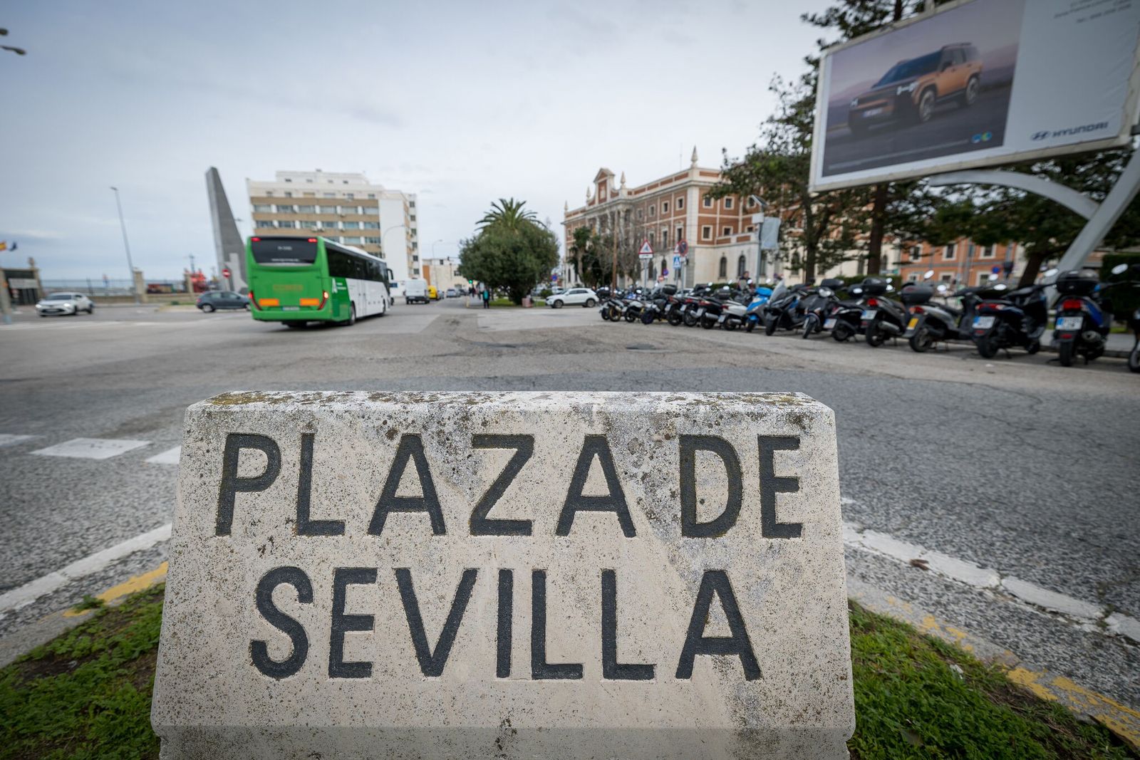La sede de la Aduana, a la derecha de la imagen.