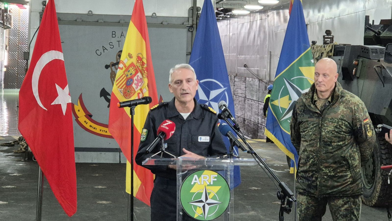 Rueda de prensa en la Base de Rota del mando español y aleman.