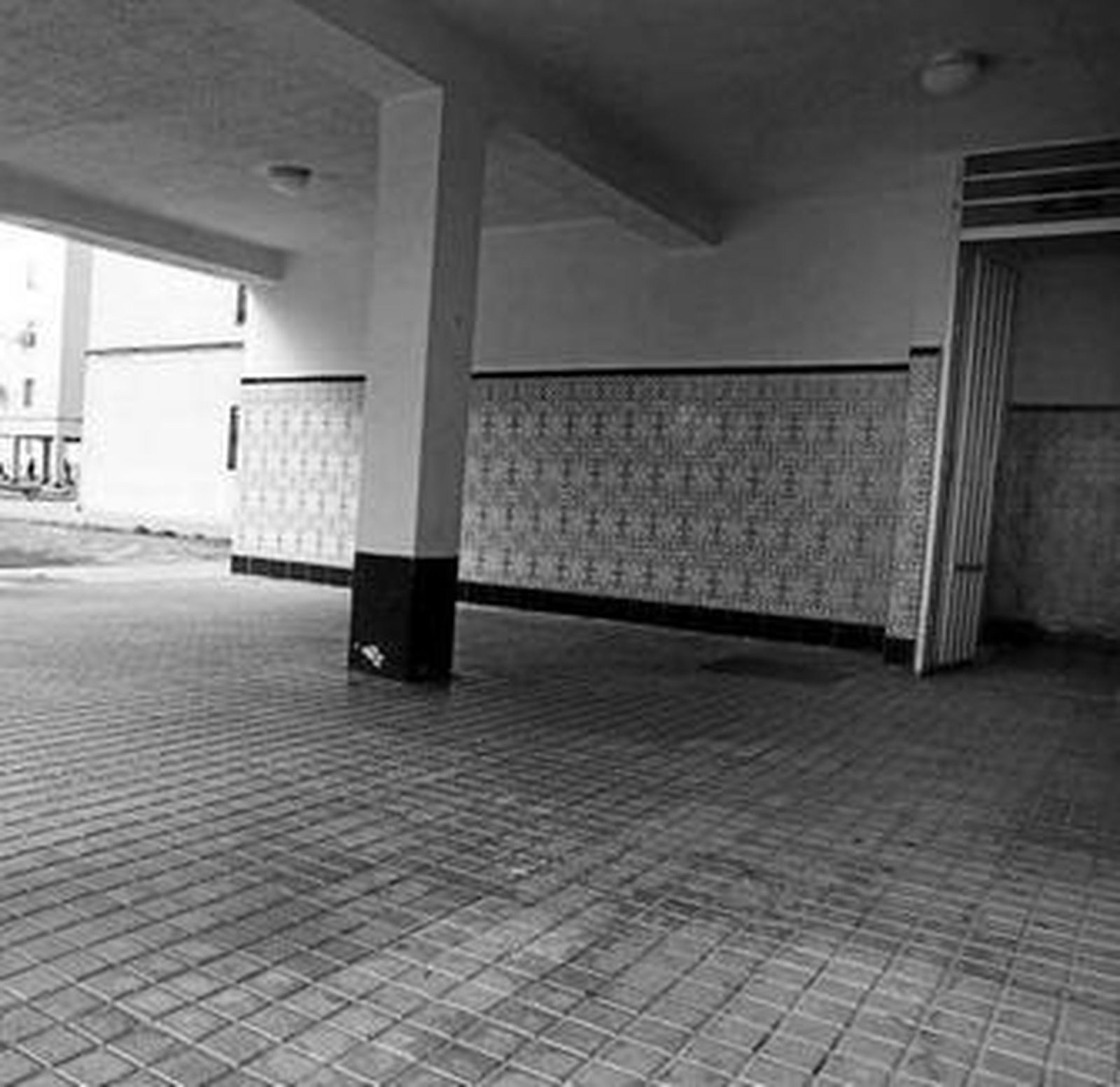 En este portal fue donde se produjo la agresión.