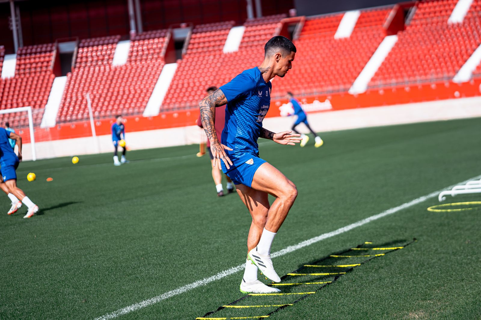 Chumi parece consolidarse en el eje de la zaga junto a Édgar