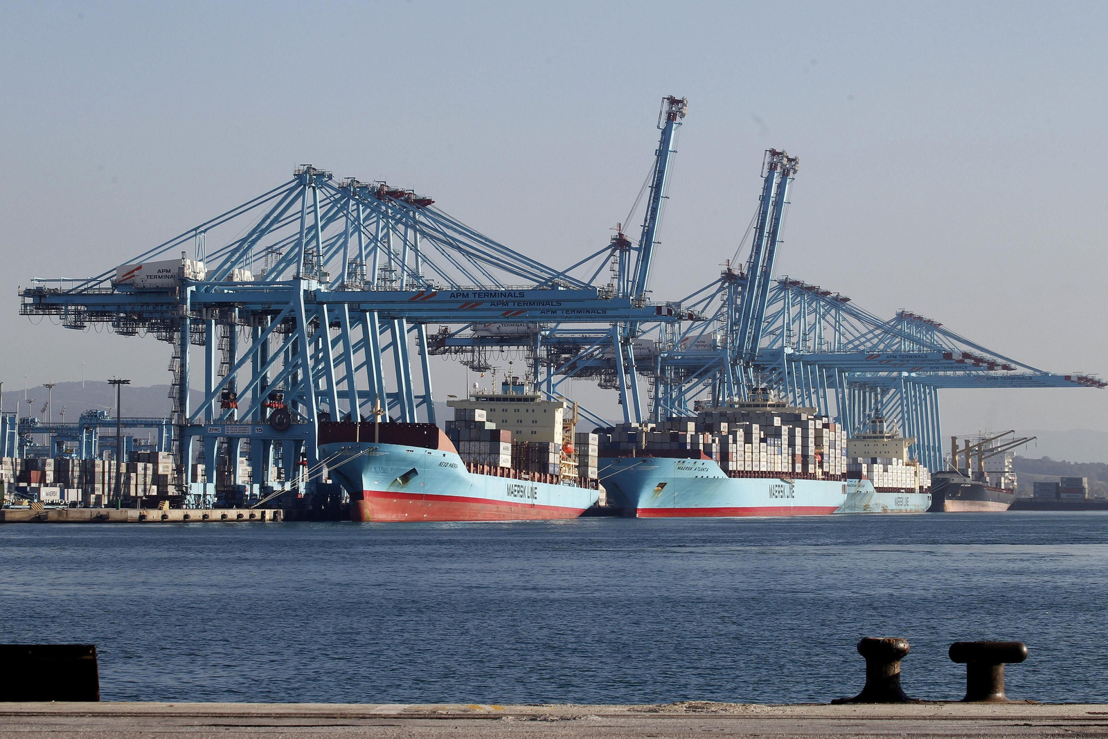 Varios portacontenedores de Maersk, en la terminal de APM del Puerto Algeciras. Varios portacontenedores de Maersk, en la terminal de APM del Puerto Algeciras.