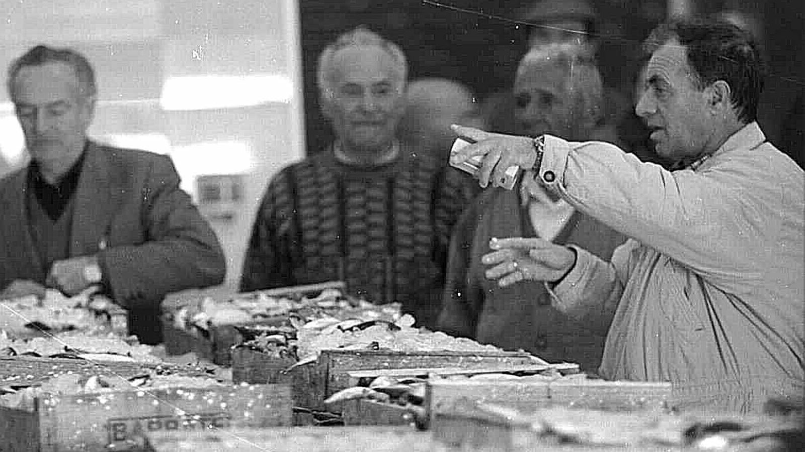 Subasta en la lonja en Barbate en el año 1999, uno de los últimos años dorados