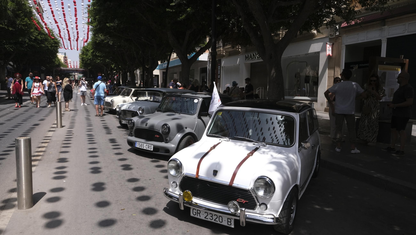 Los Seat 600 y los Mini en la Feria de Almería 2024, en imágenes