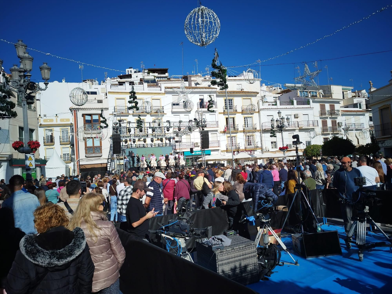Más de 50.000 personas disfrutan en Torrox de la Fiesta de las Migas en manga corta y en vísperas de Nochebuena
