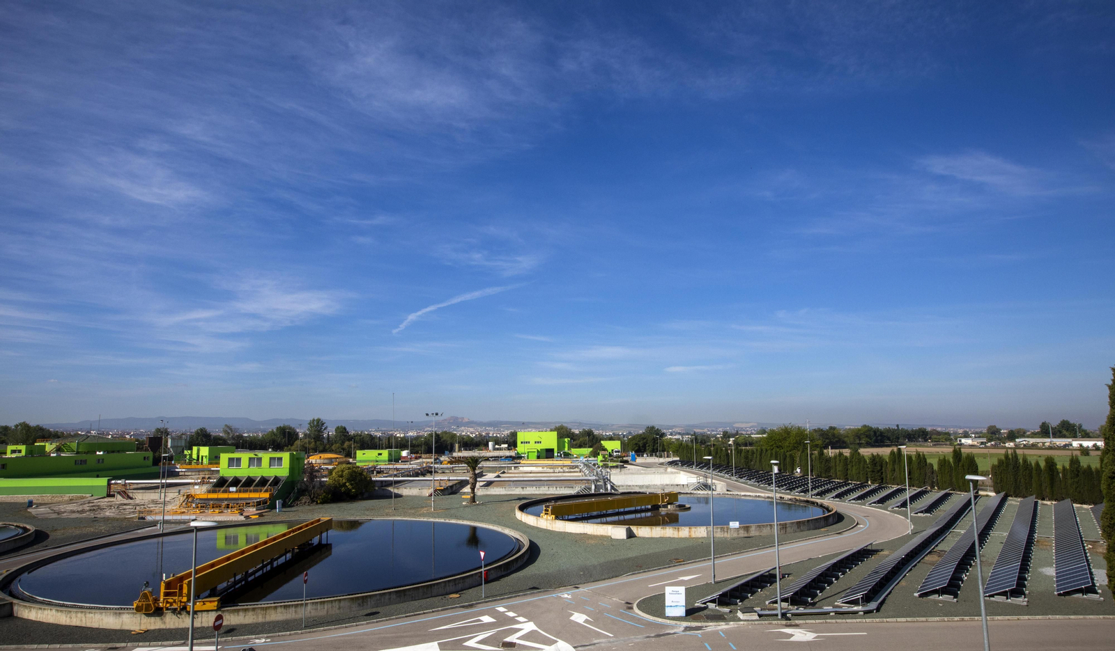 Dos imágenes de la Biofactoría Sur de Granada.