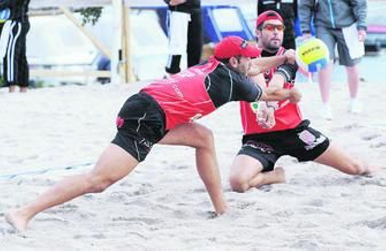 La otra pareja nacional, Lario y Mesa, apeados ayer del torneo en la arena de Finlandia.