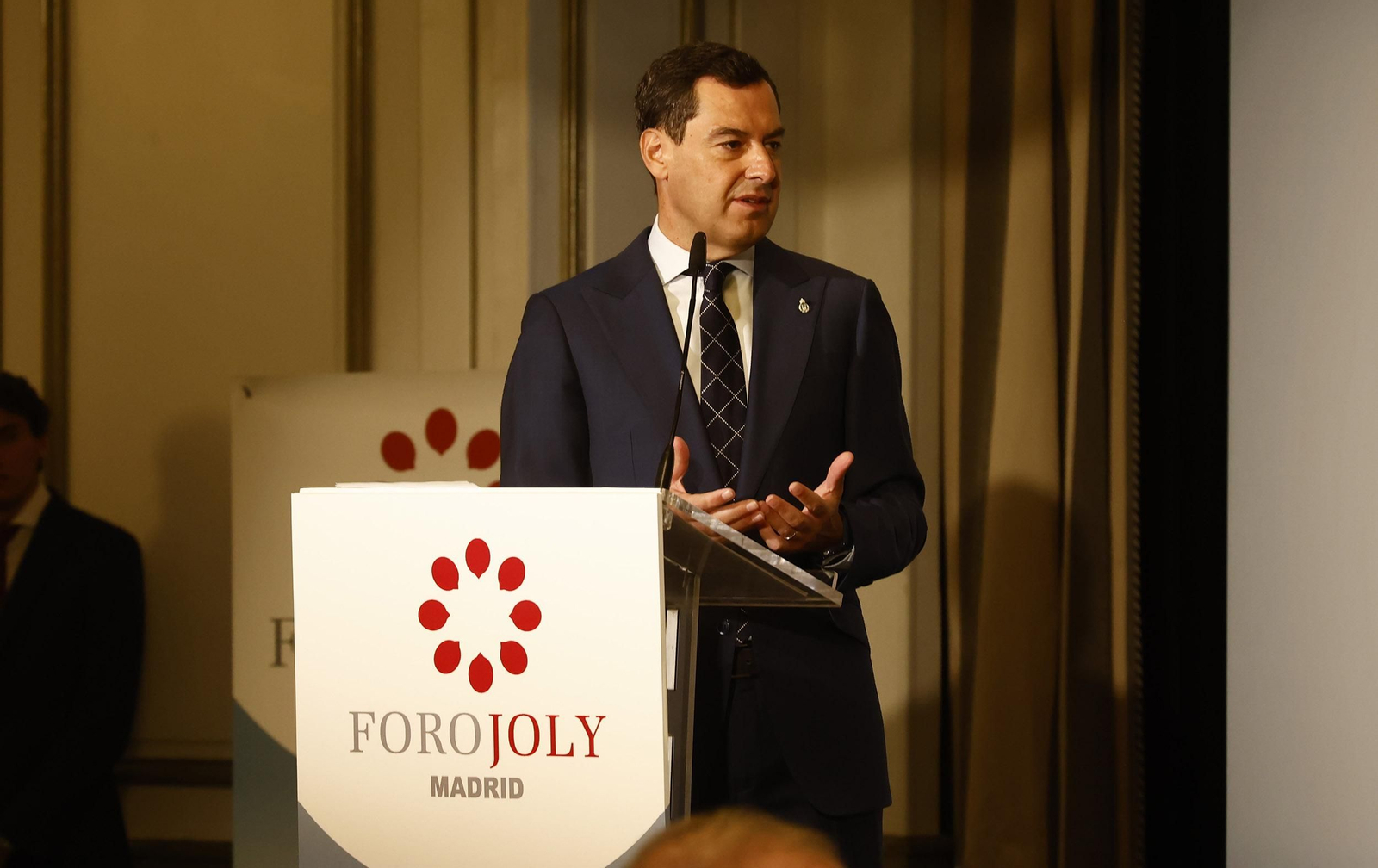 Juanma Moreno, durante su participación en el Foro Joly Madrid, este lunes.