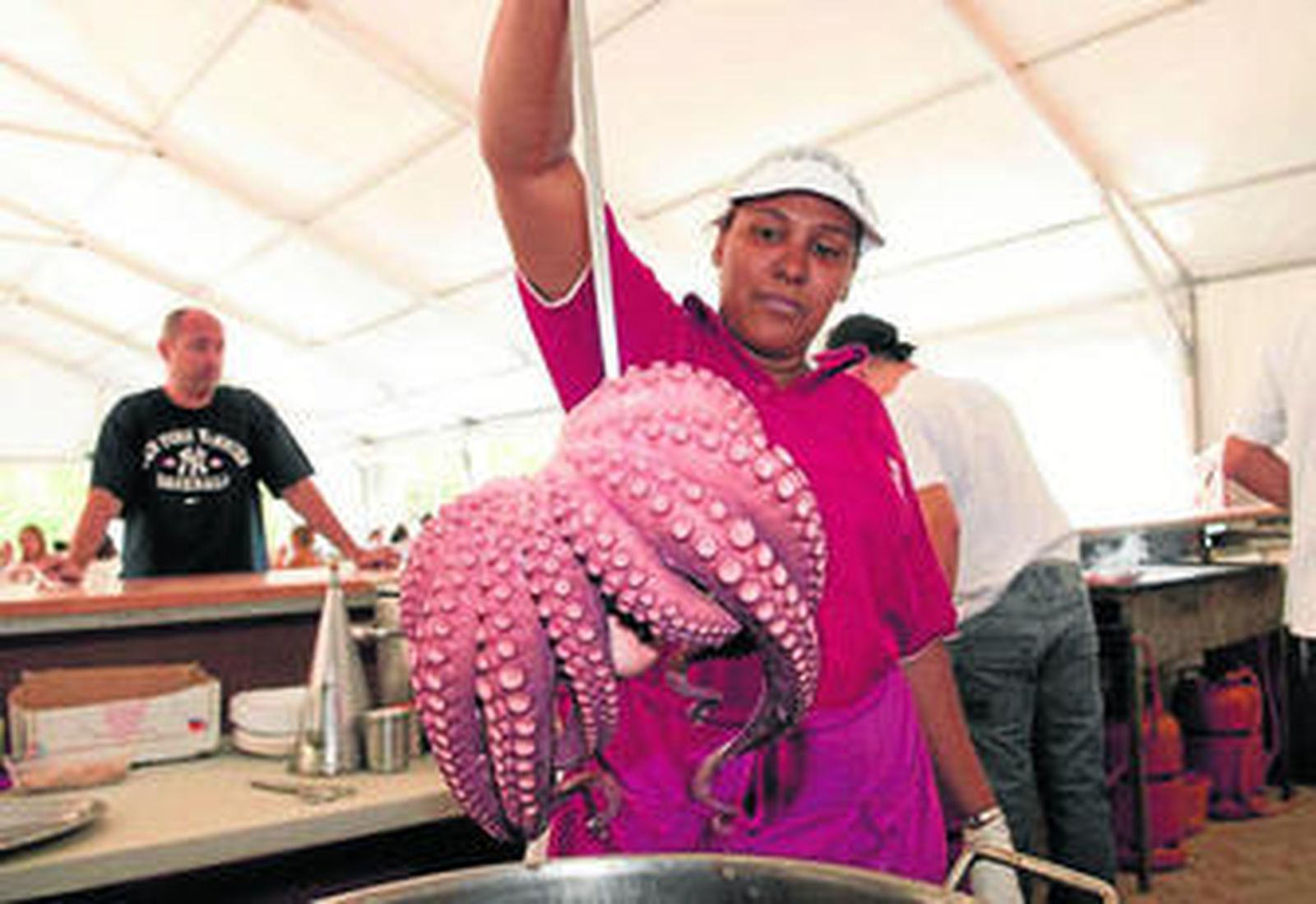 Se puede ver en directo cómo se prepara el famoso pulpo a la gallega.