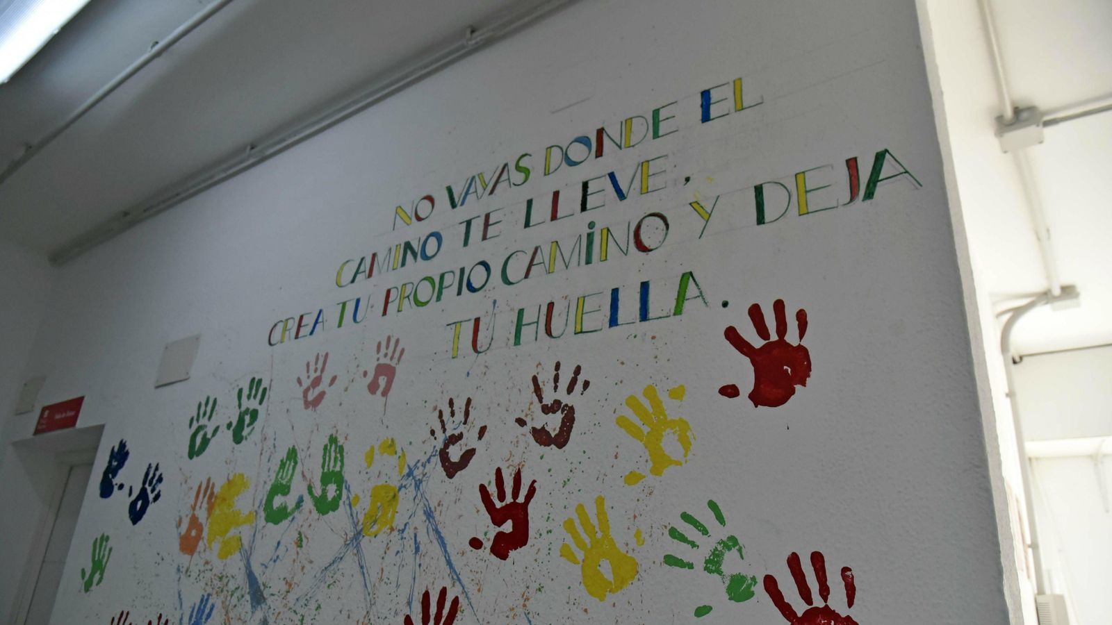 Un mural en uno de los pasillos del albergue de Nuevo Hogar Betania.