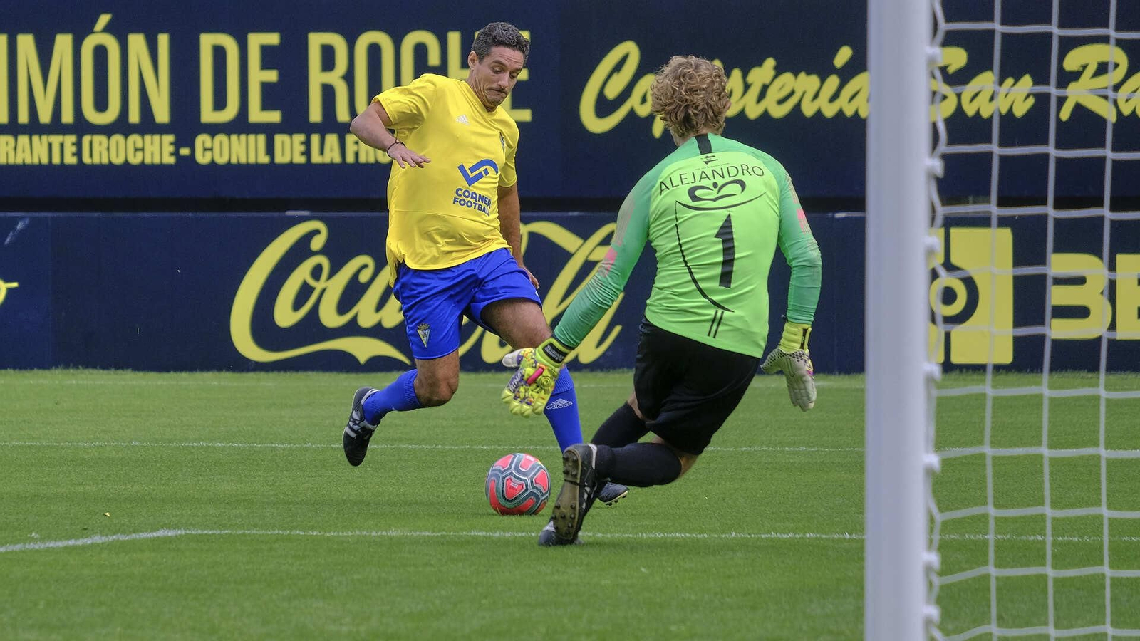 Partido de fútbol a beneficio de la Asociación de Reyes Magos en Carranza