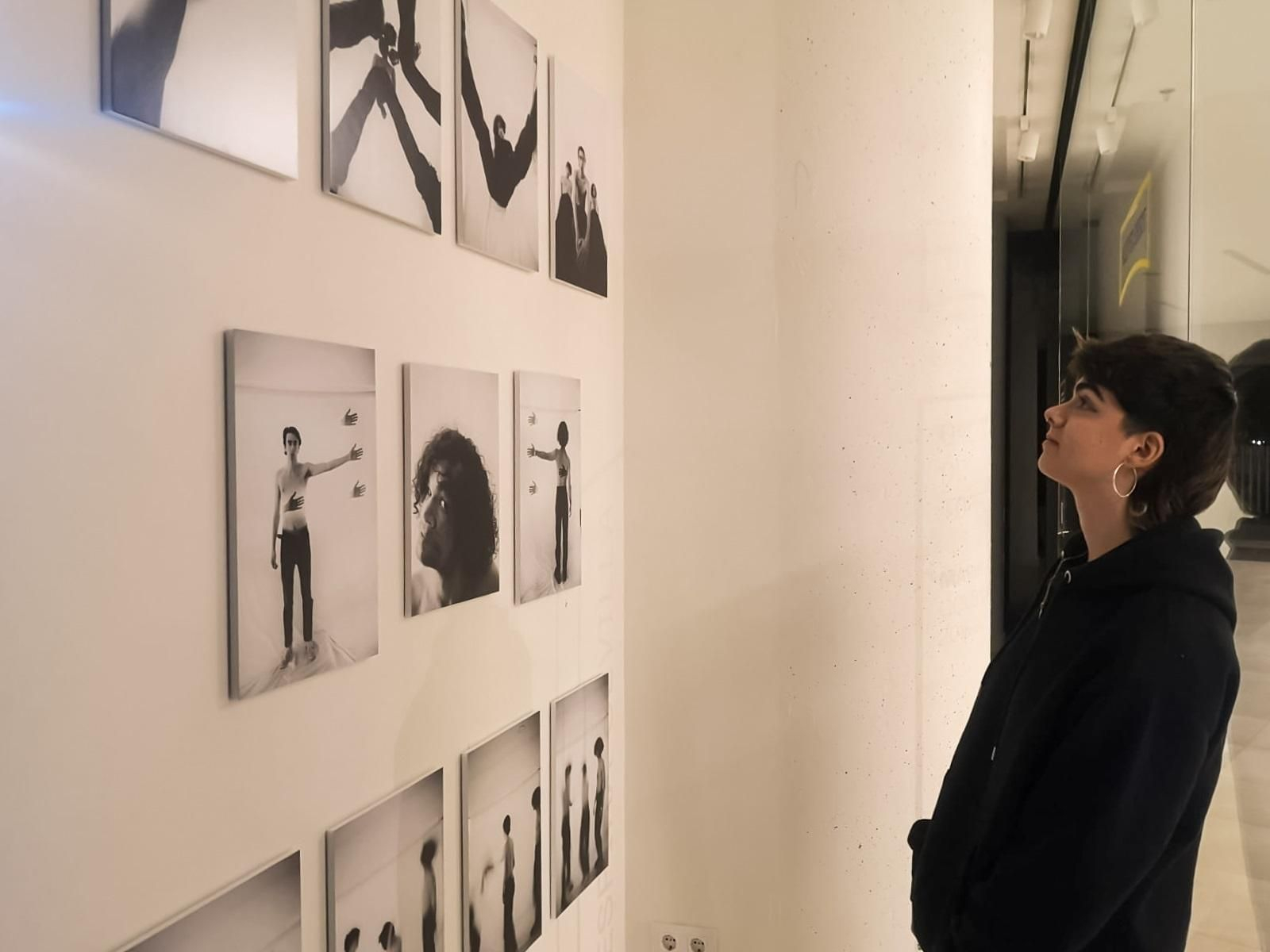 Obra de Marina Alonso en la nueva galería de arte de Torre Sevilla.