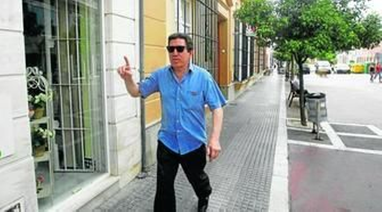 José Antonio Barroso, a su llegada a la sede de IU donde se desarrolló la asamblea en la que formalizó su renuncia a continuar de concejal.