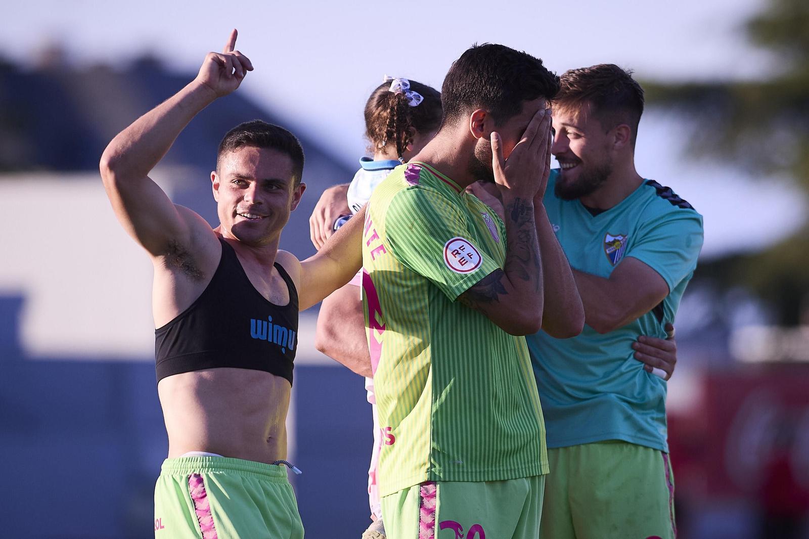 El comunión del malaguismo y la afición: Fiesta final en el Cerro del Espino