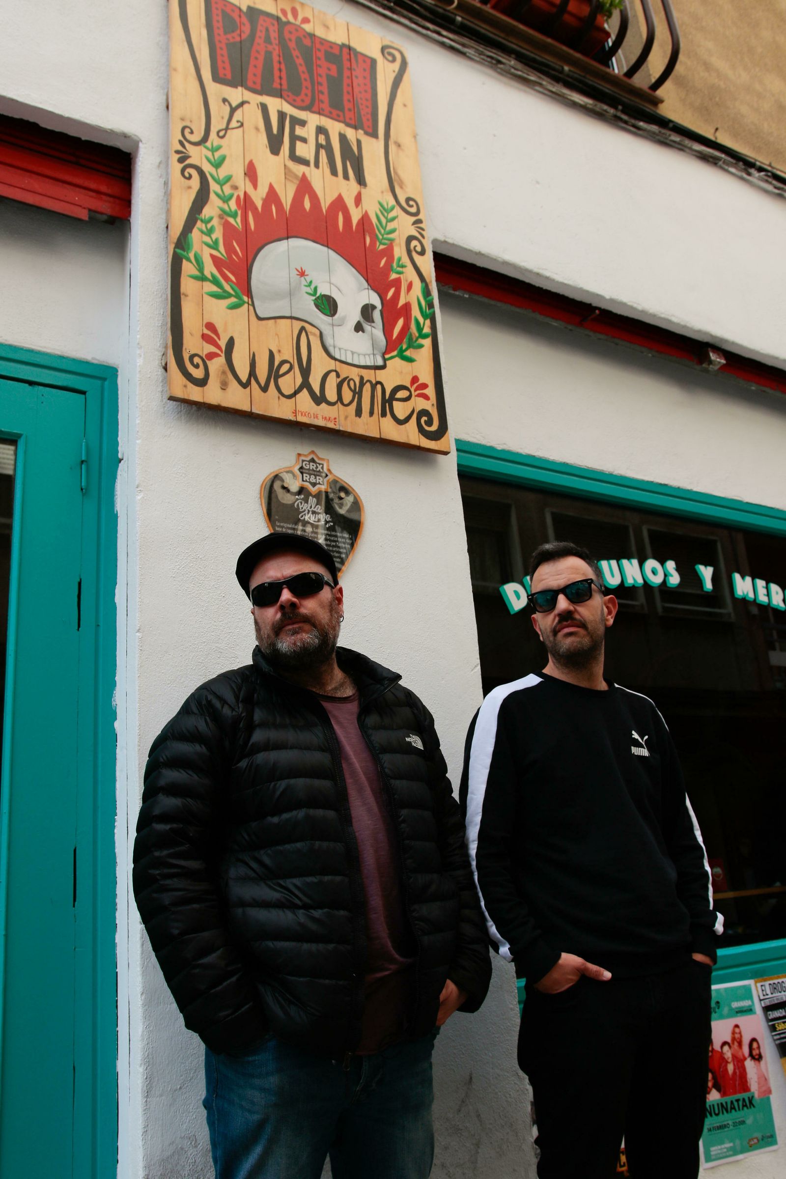 En el exterior de Bella Kurva