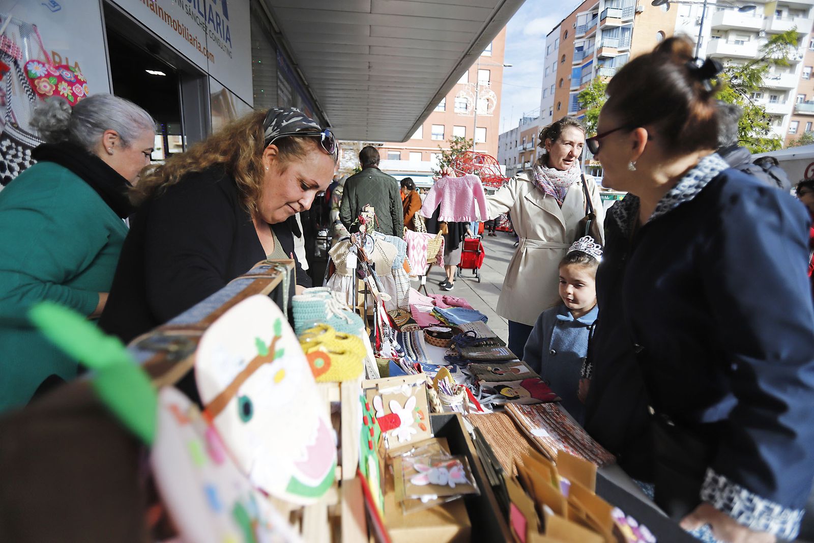 Imágenes del ambiente en el zoco del Mercado del Carmen