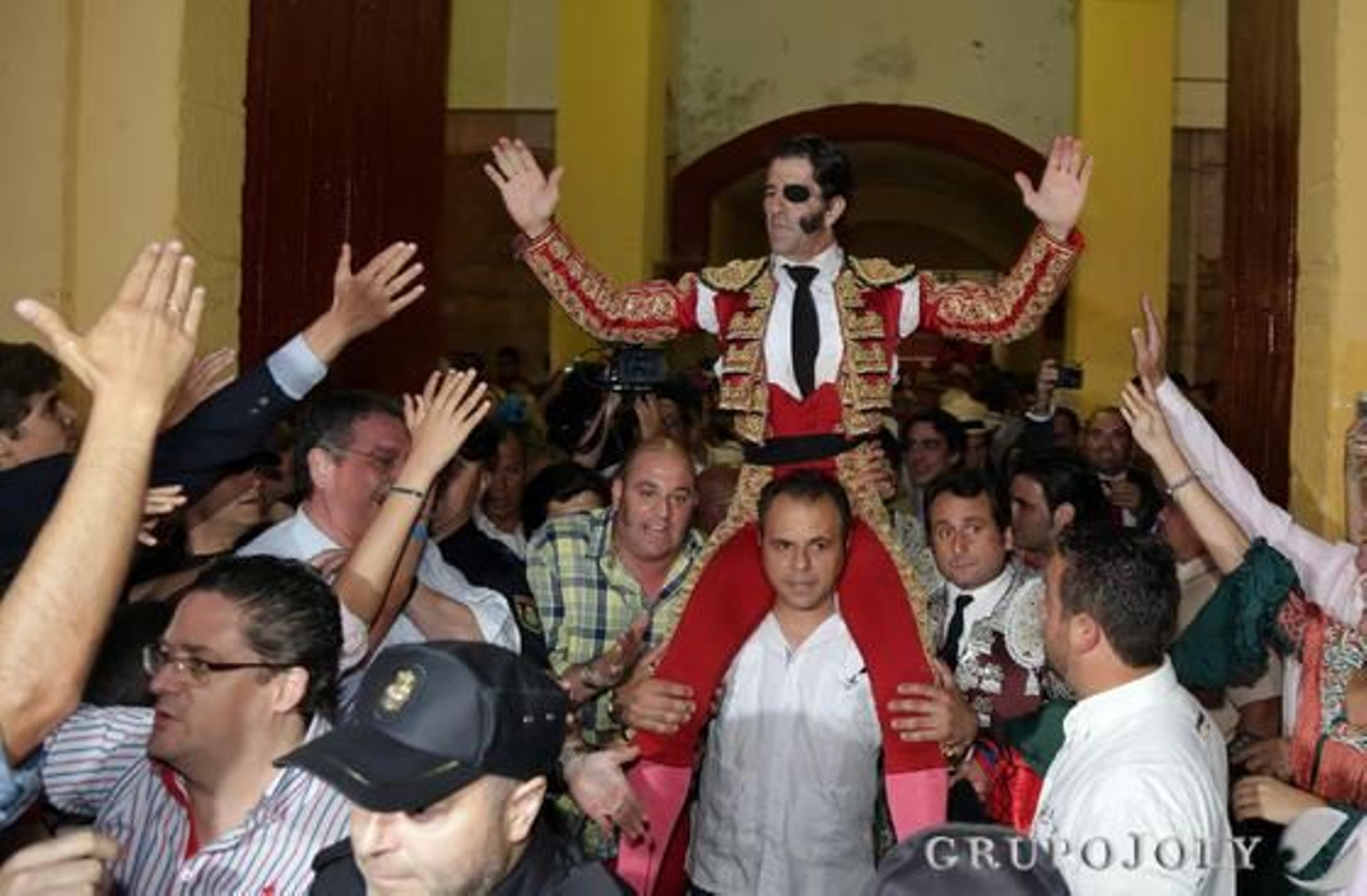 La labor de Padilla tuvo mucho eco en el tendido y fue muy aclamado en la puerta grande.

Foto: Miguel Angel Gonzalez