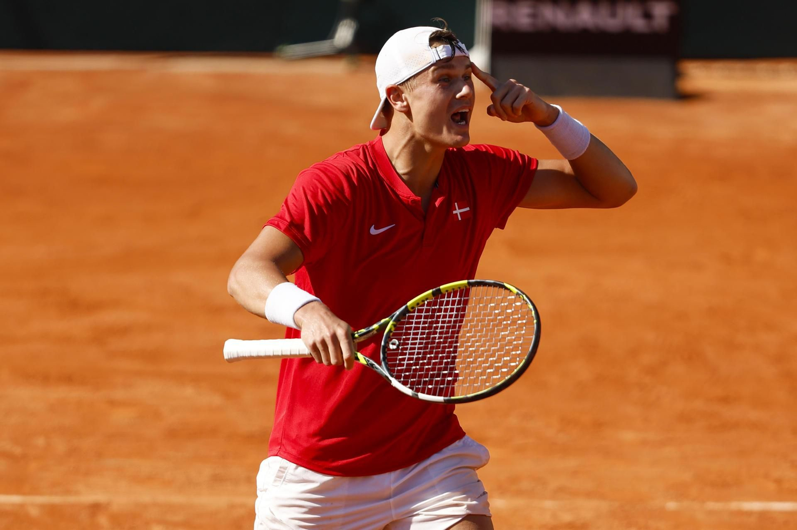 Un Pedro Martínez impecable iguala la eliminatoria de Copa Davis en Marbella (6-1, 4-6 y 7-6)