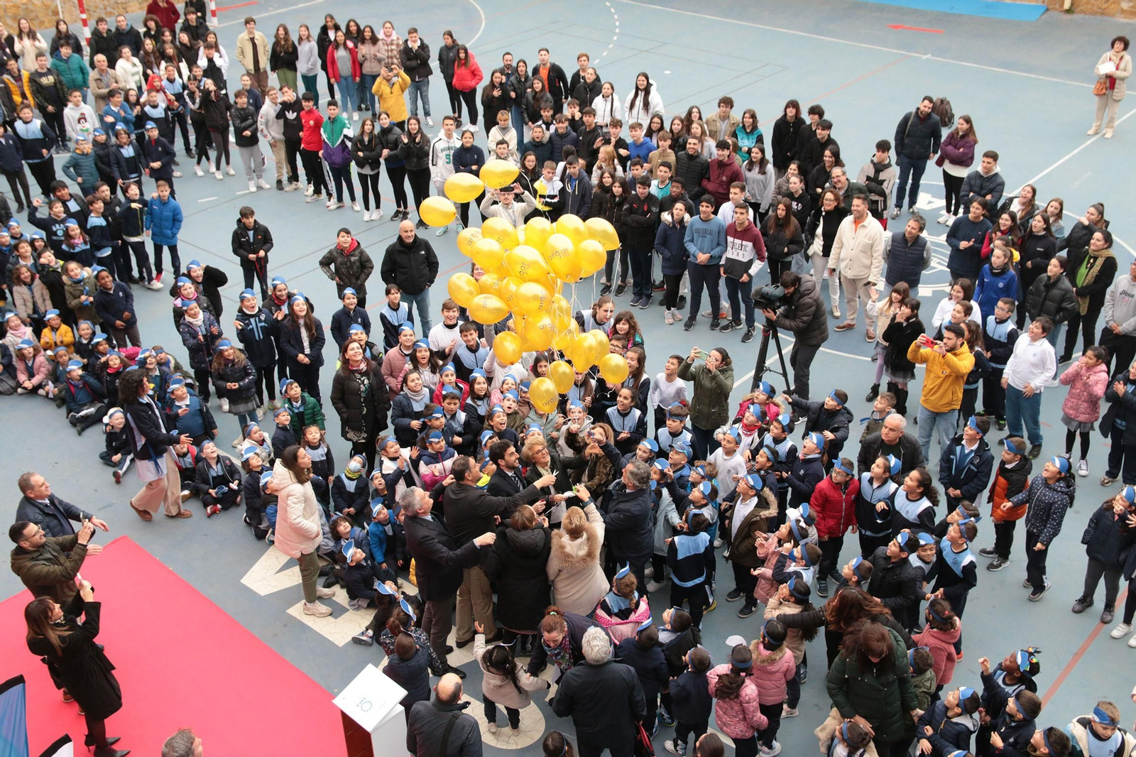 ARGAR lanza al aire globos amarillos en homenaje a los niños con cáncer
