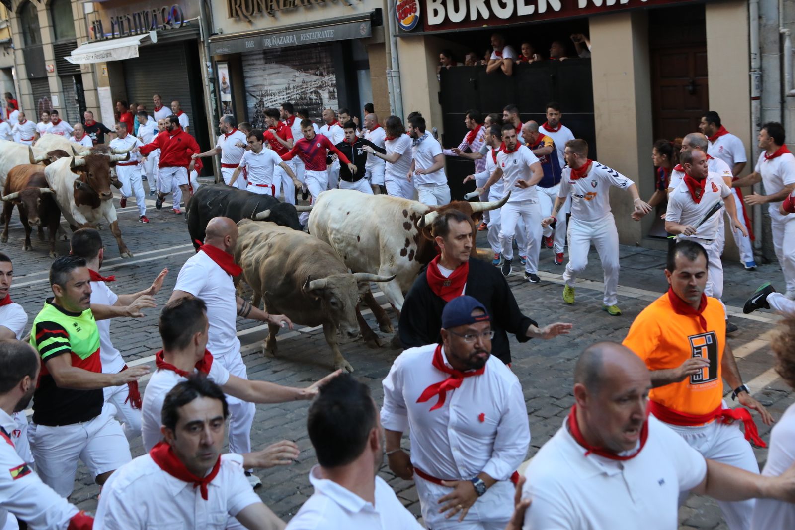 Las imágenes del sexto encierro de San Fermín 2019