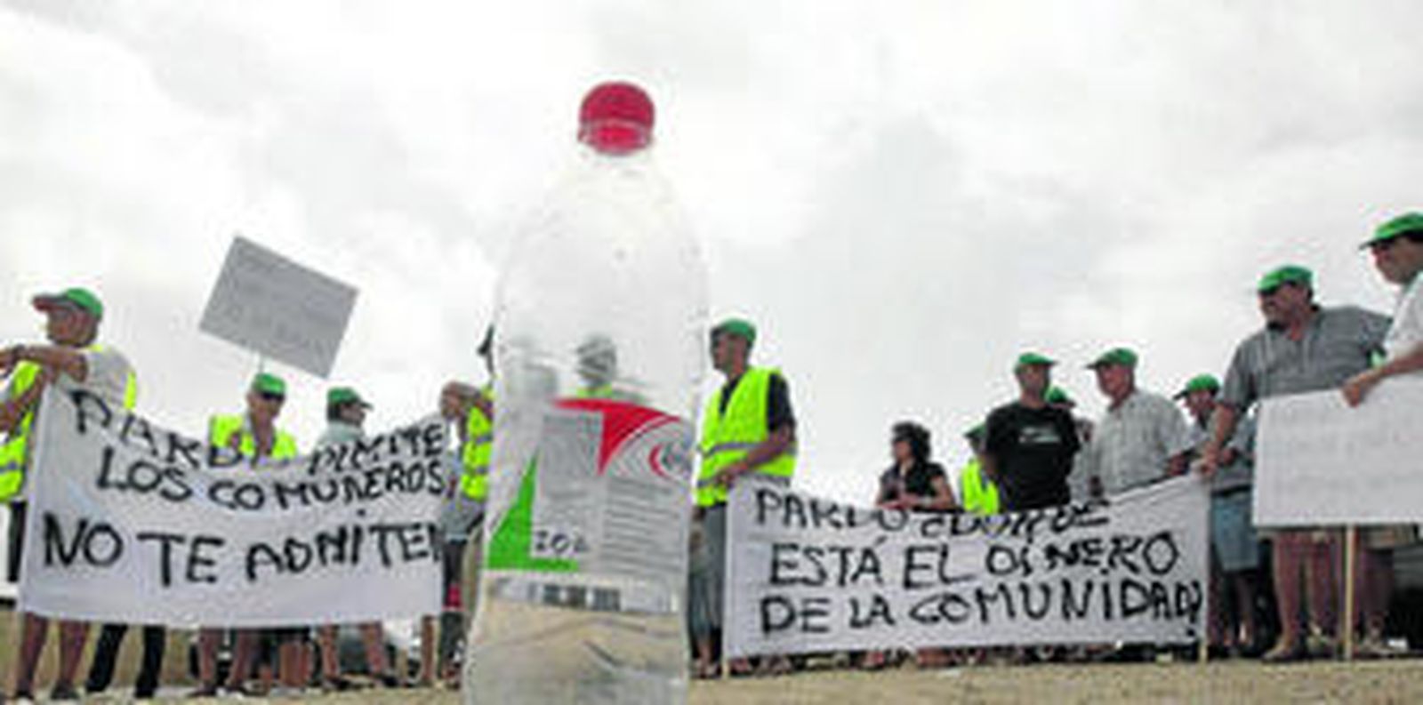 Concentración en 2008 en protesta contra la desaladora.