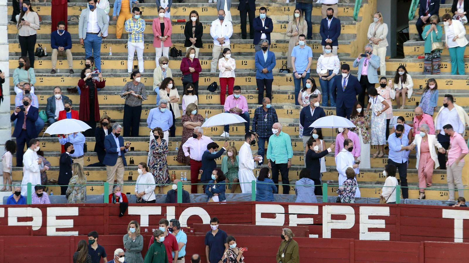 Imágenes de la Misa de Pentecostés en la Plaza de Toros de Jerez