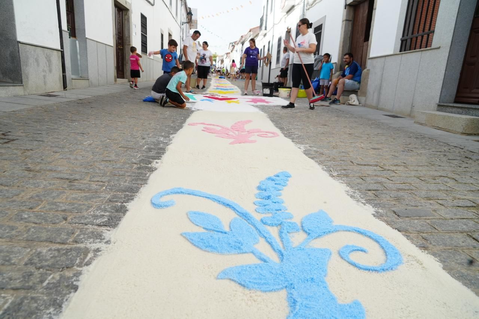Alfombras de colores por San Roque en Dos Torres