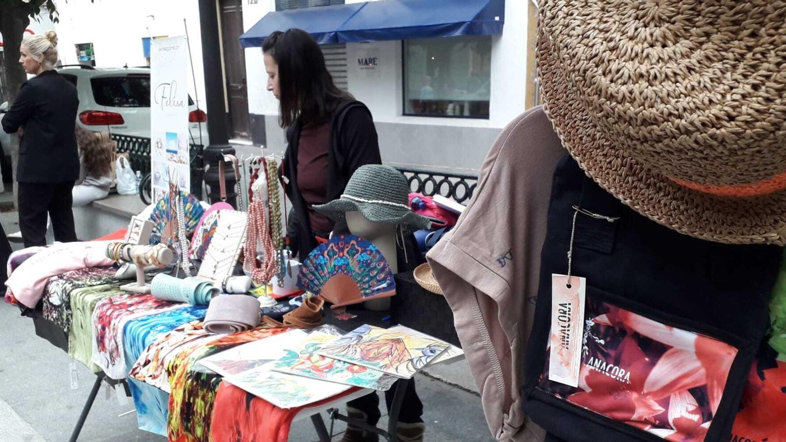 Uno de los puestos, concretamente de la diseñadora Anacora, que vende sus creaciones en Filigrana, en la calle Nueva
