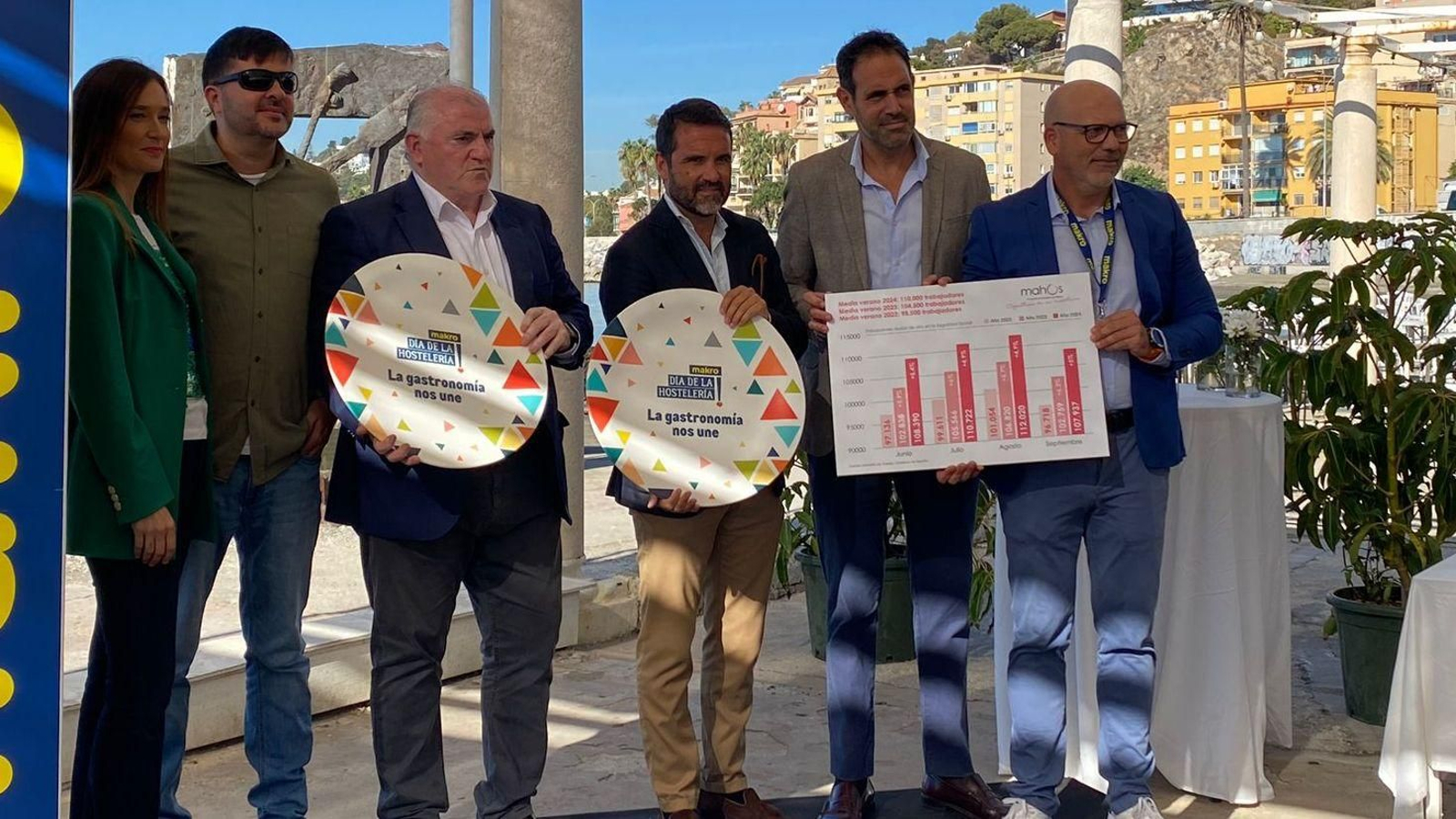 El concejal de Turismo, Jacobo Florido, en el centro de la imagen.