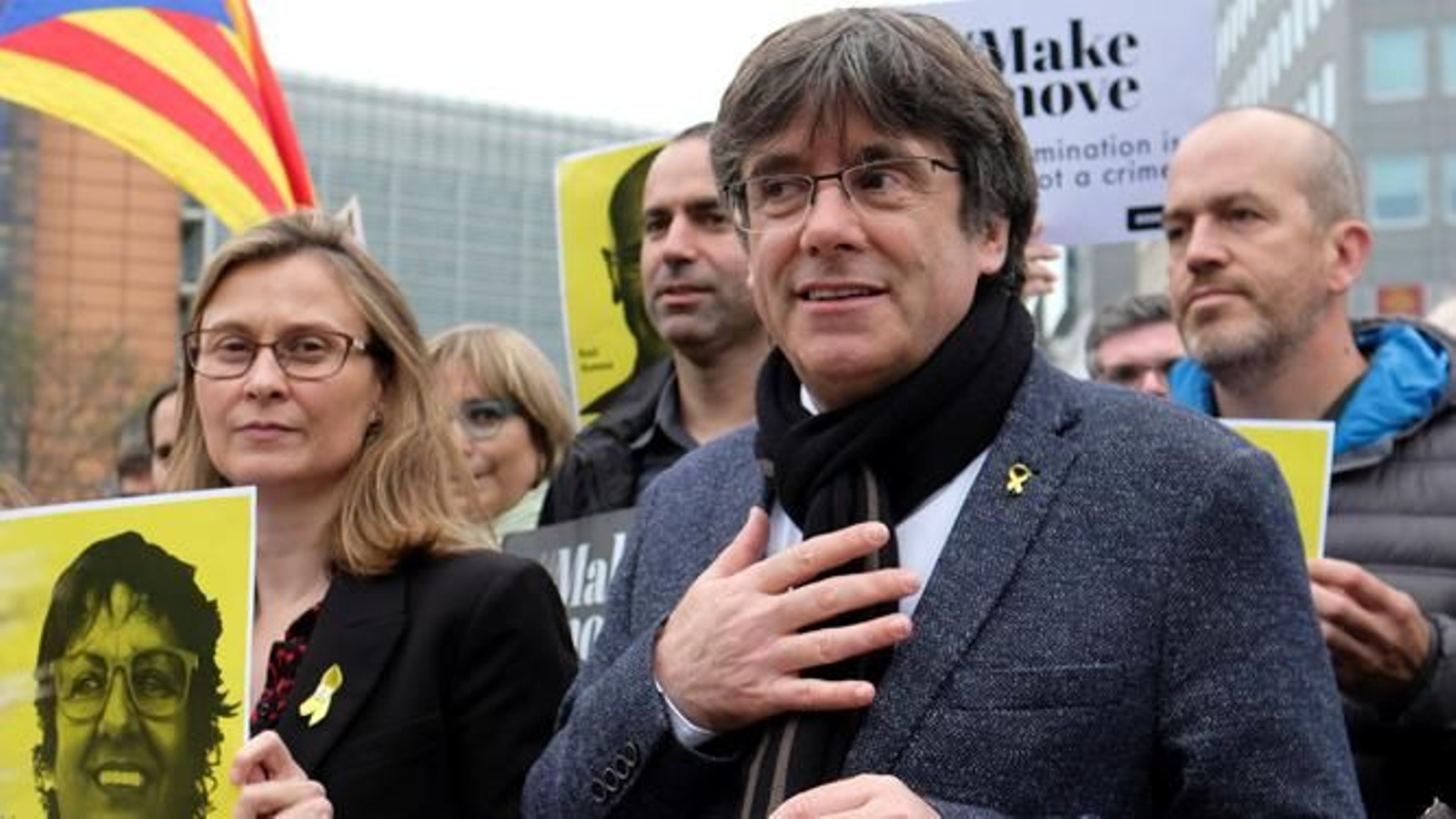 El fugado expresidente de la Generalitat Carles Puigdemont durante una manifestación en Bruselas. El fugado expresidente de la Generalitat Carles Puigdemont durante una manifestación en Bruselas.