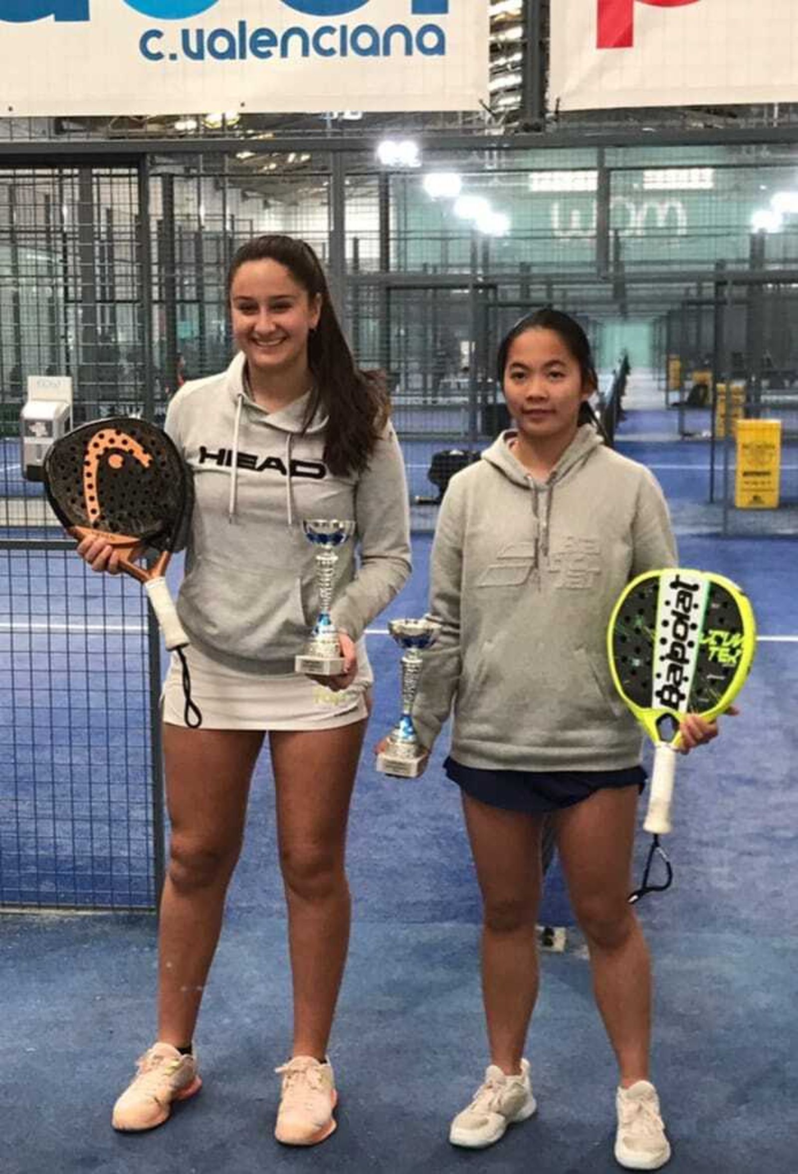 La palista portuense, junto a su compañera Yaiza Gallego.