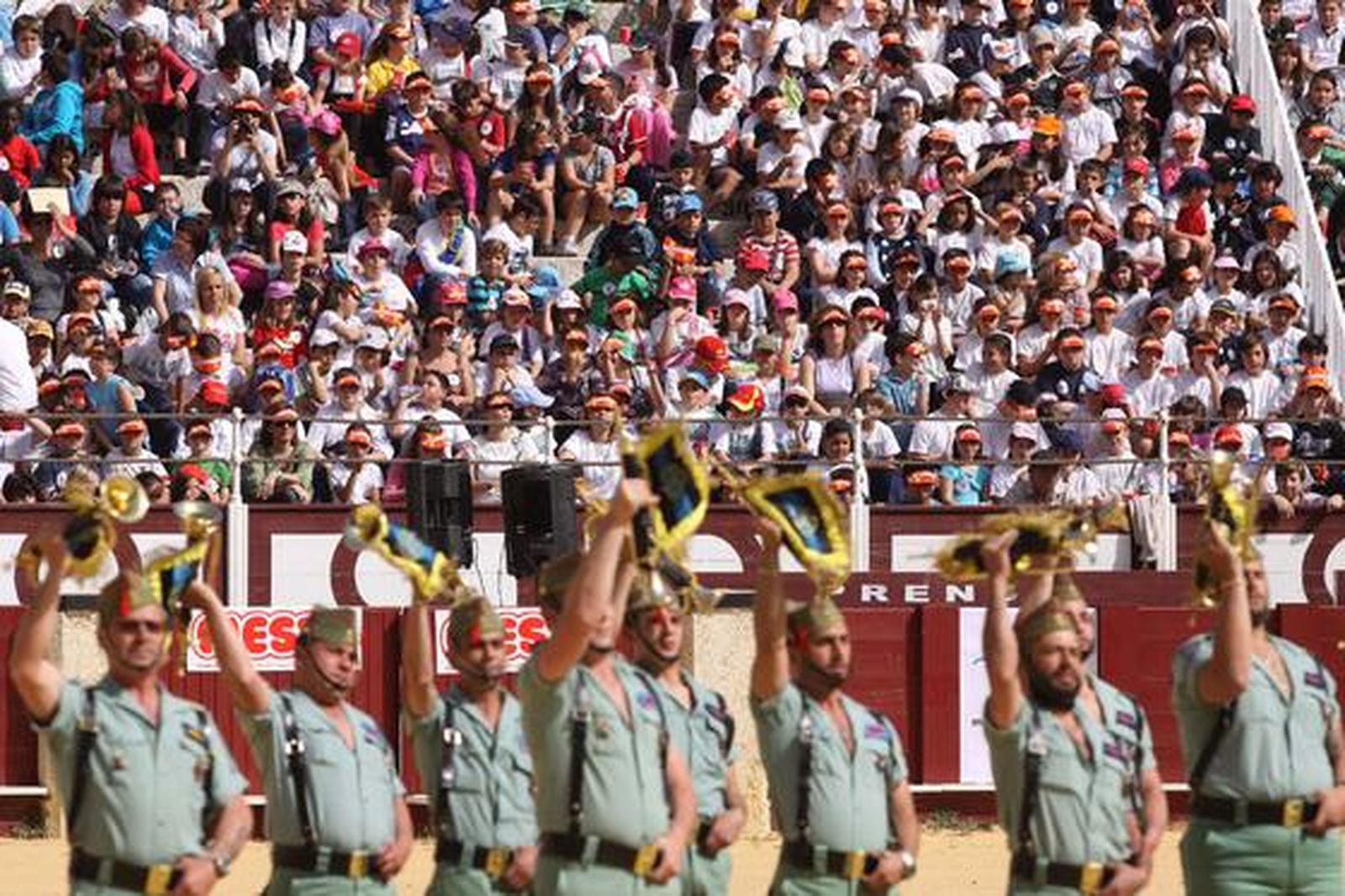 La exhibición ha contado con la colaboración de la Legión

Foto: Javier Albiñana