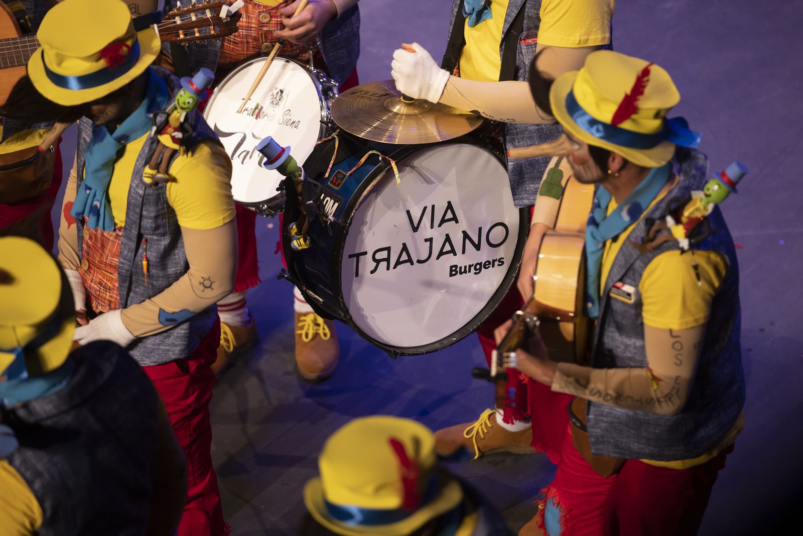 Imágenes de la actuación de la murga de Ayamonte "Los embusteros" en el Carnaval Colombino
