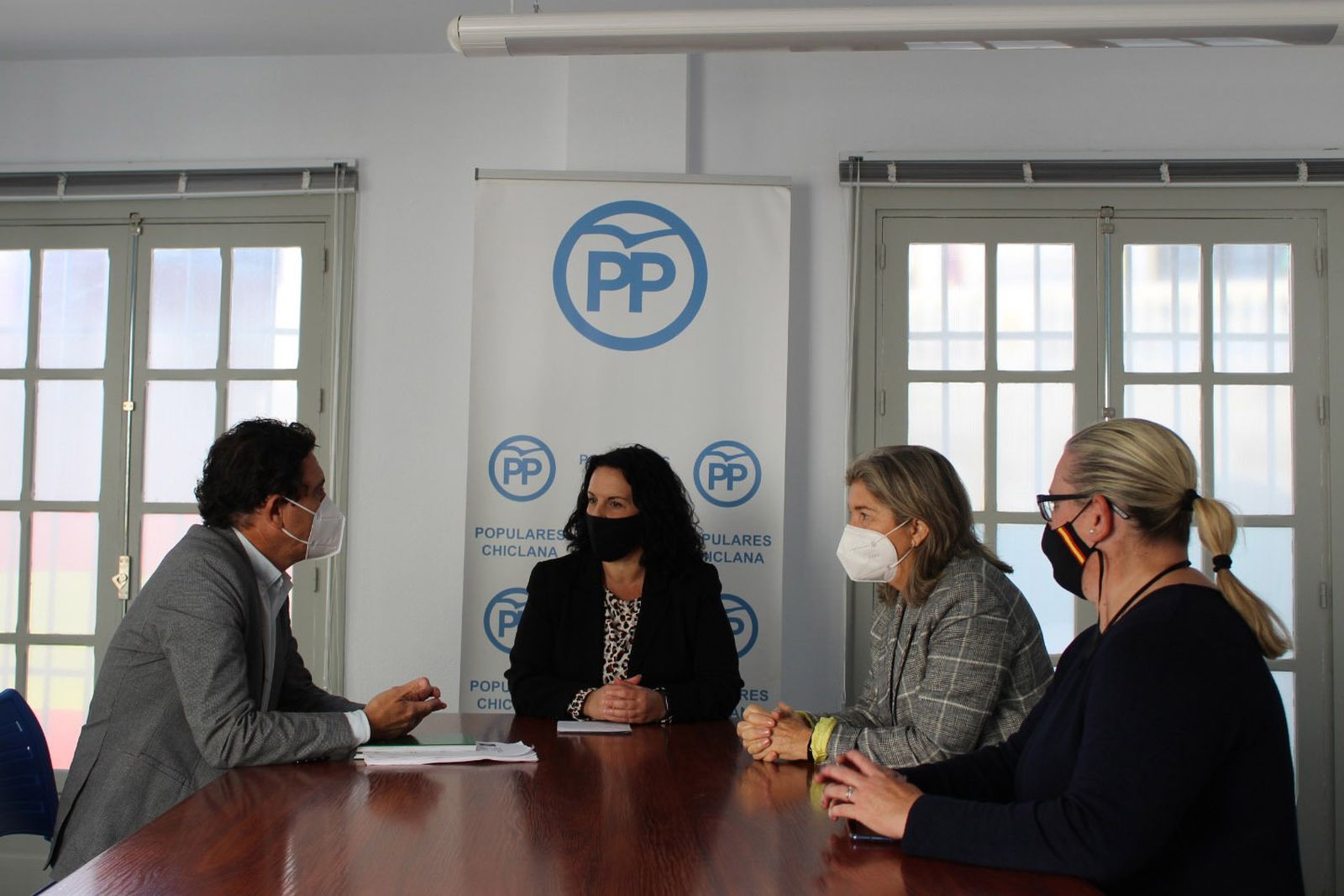 Imagen del encuentro que han mantenido este miércoles los representantes del PP en la ciudad.
