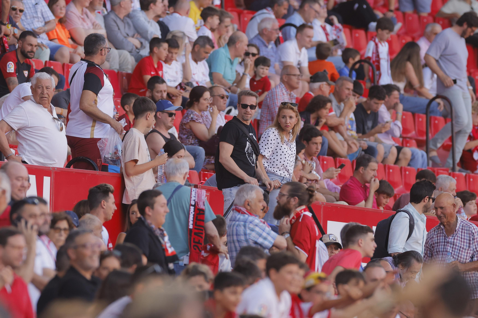 Búscate en las fotos del Sevilla-Español