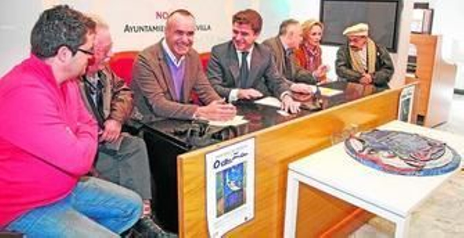 Representantes del Ayuntamiento, ayer con los organizadores del homenaje en el que participarán Nazario y Alejandro Molina.