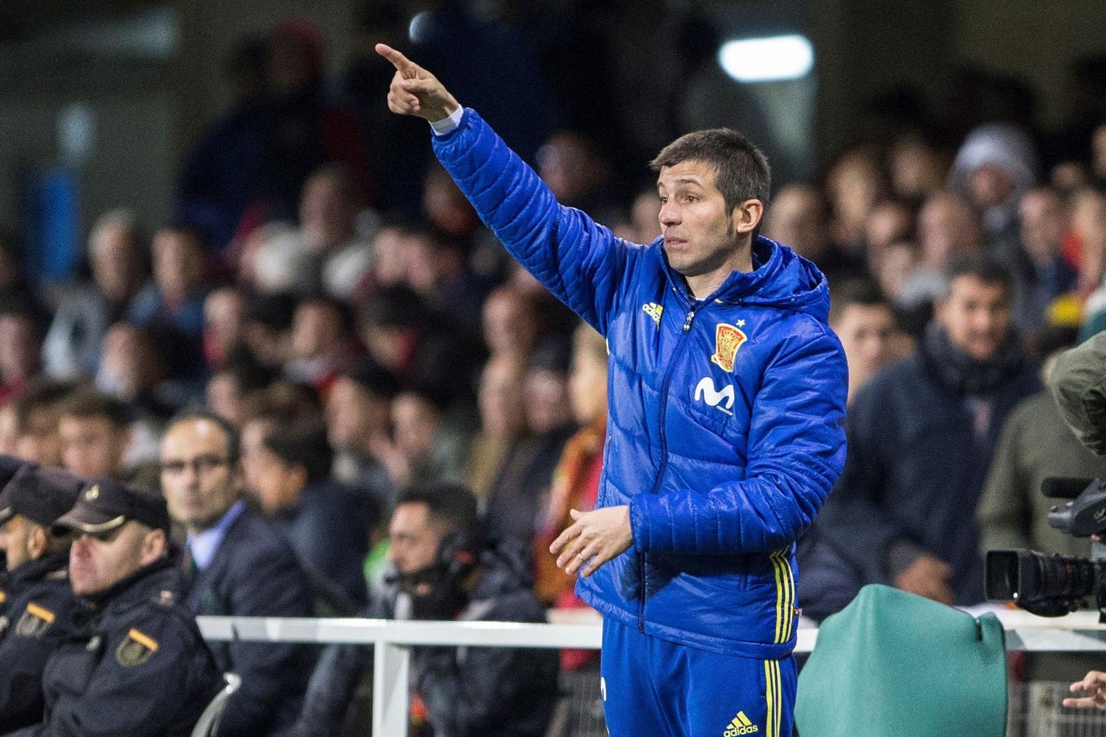 Albert Celades durante un partido de clasificación para el europeo de 2019.