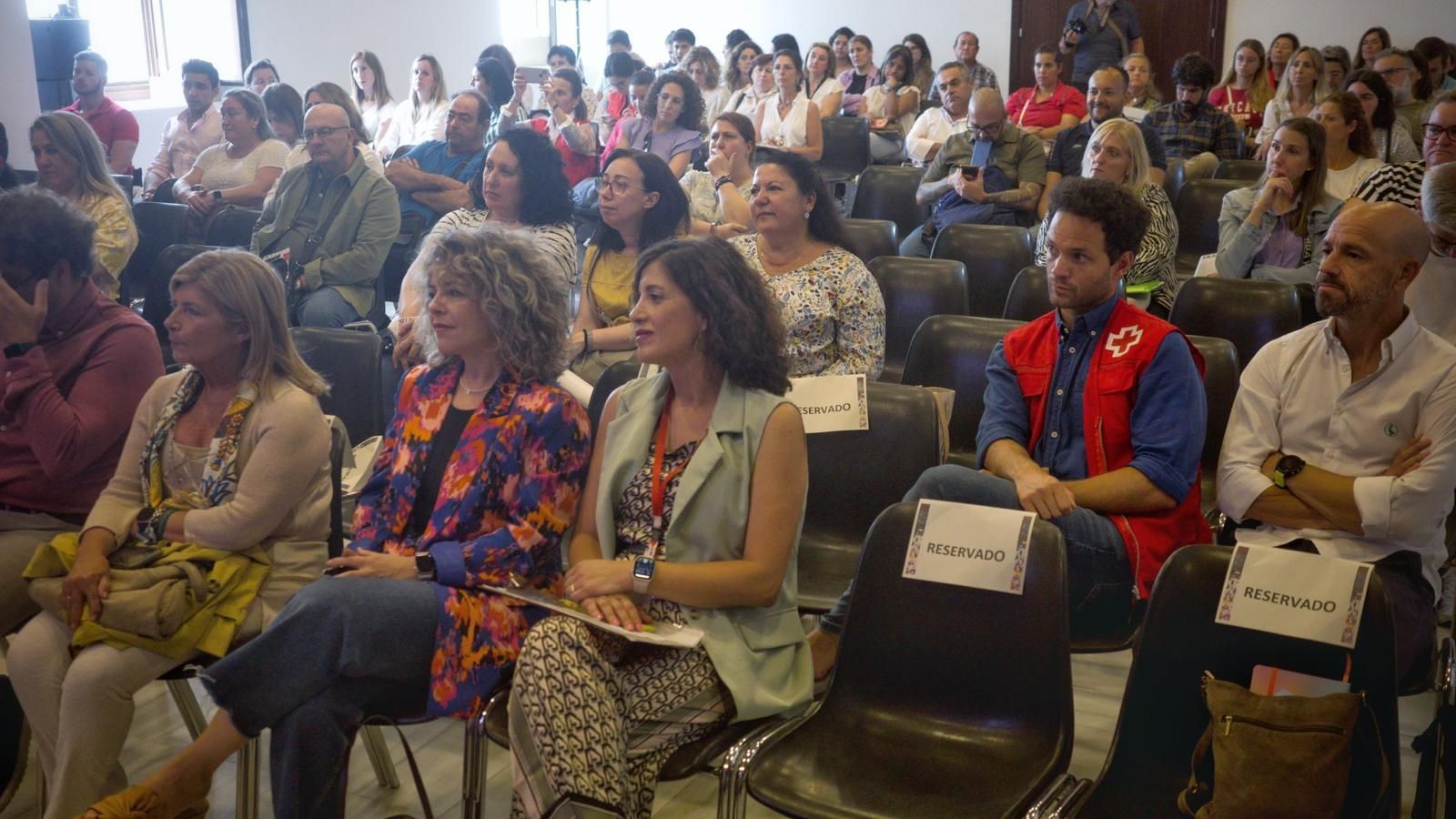 Gran acogida de la IV Feria de Empleo de Cruz Roja