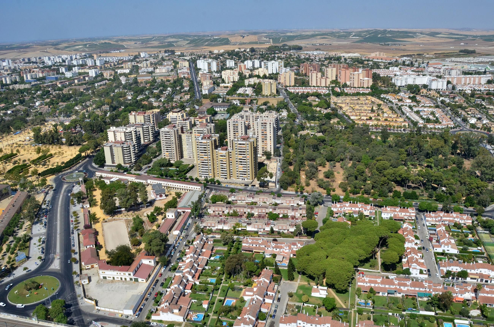 Imagen aérea de Jerez con la zona de El Bosque en primer término.