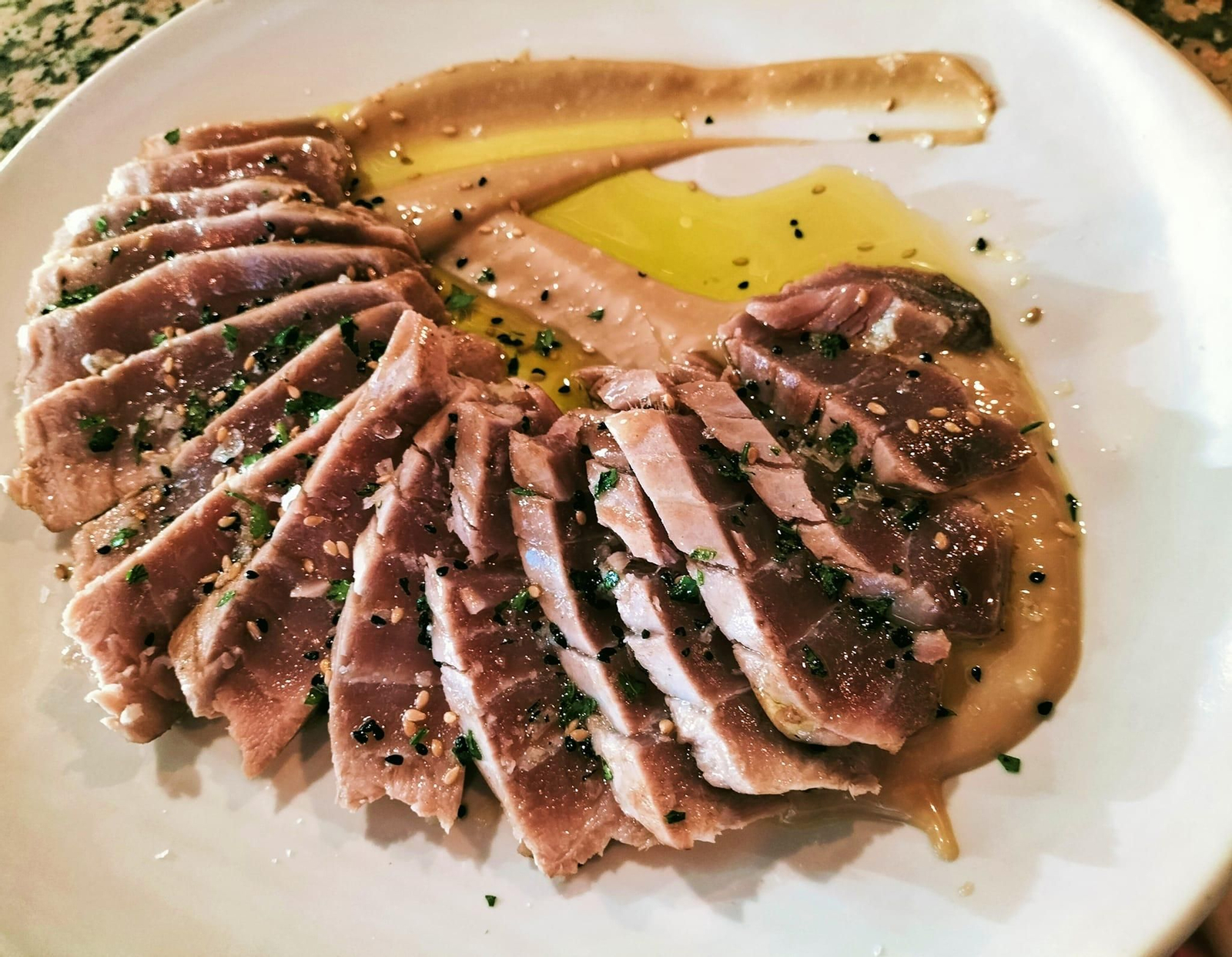El delicioso tataki de atún de Kalamansi