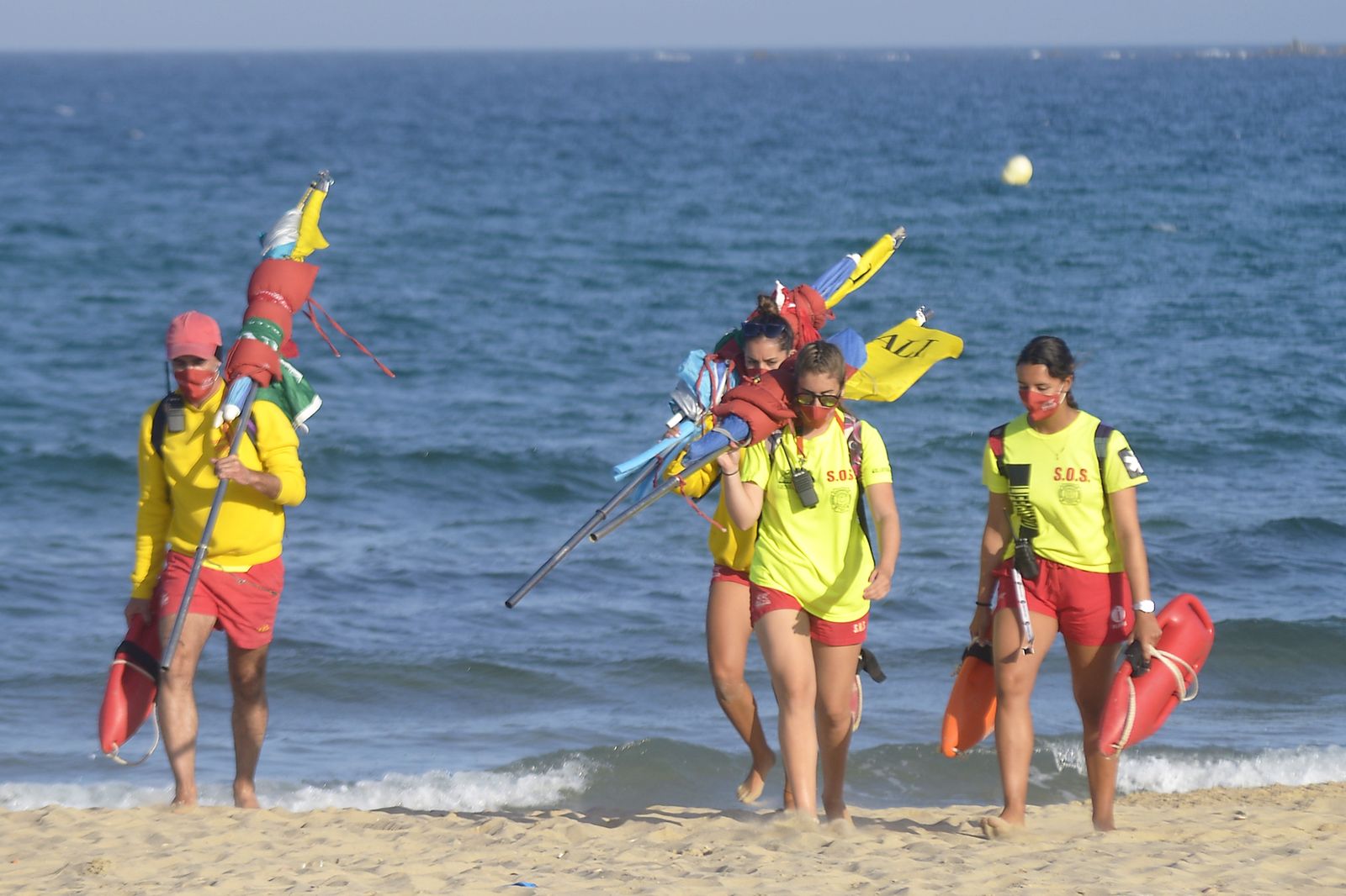 Imágenes del primer día de mascarillas obligatorias en Algeciras