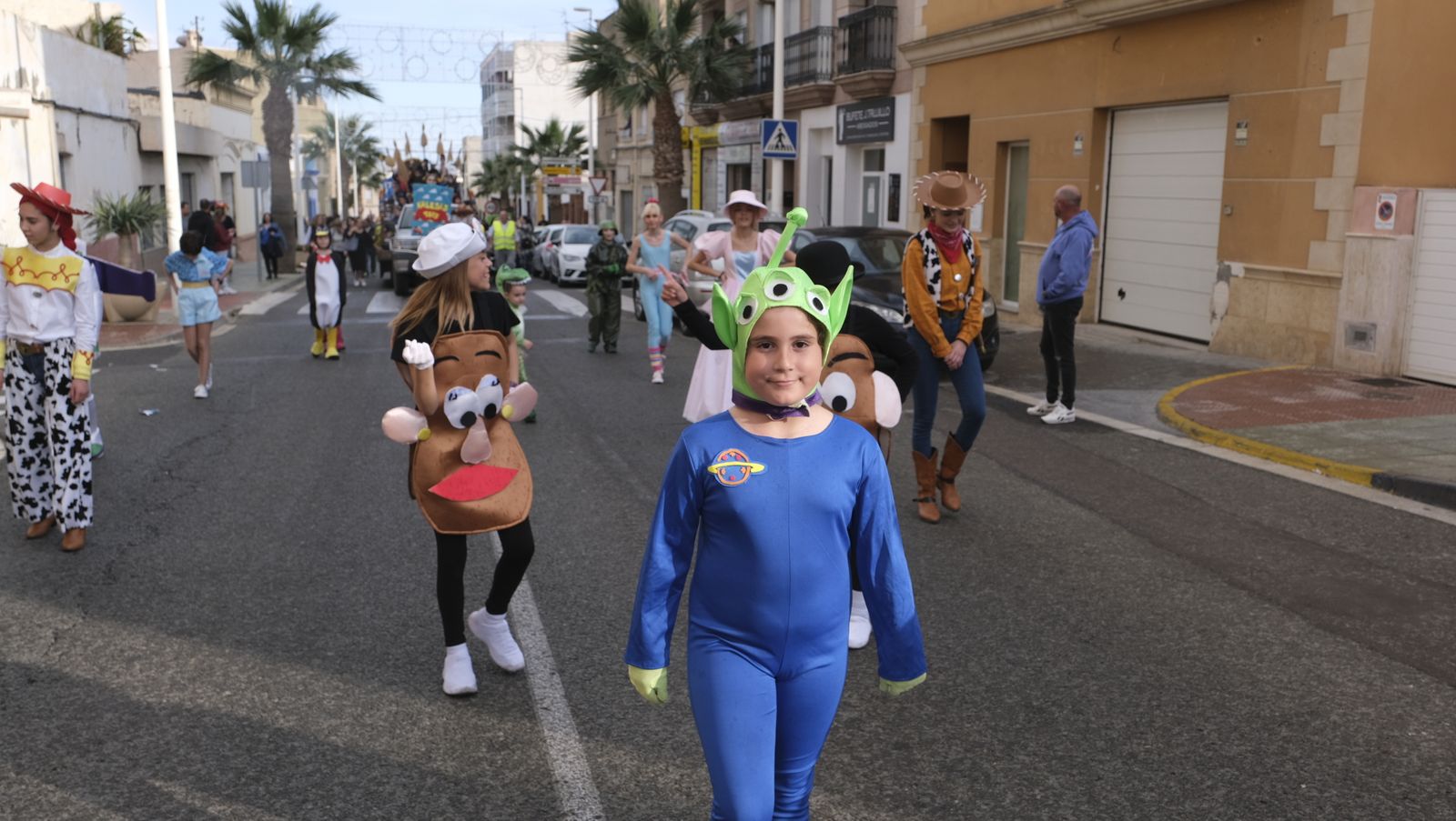 Imágenes de las carrozas de la Fiestas de San José de Benahadux