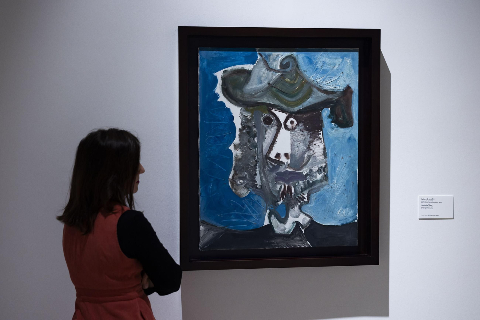 Una joven observa la obra 'Cabeza de hombre' en el Museo Picasso de Málaga. Una joven observa la obra 'Cabeza de hombre' en el Museo Picasso de Málaga.