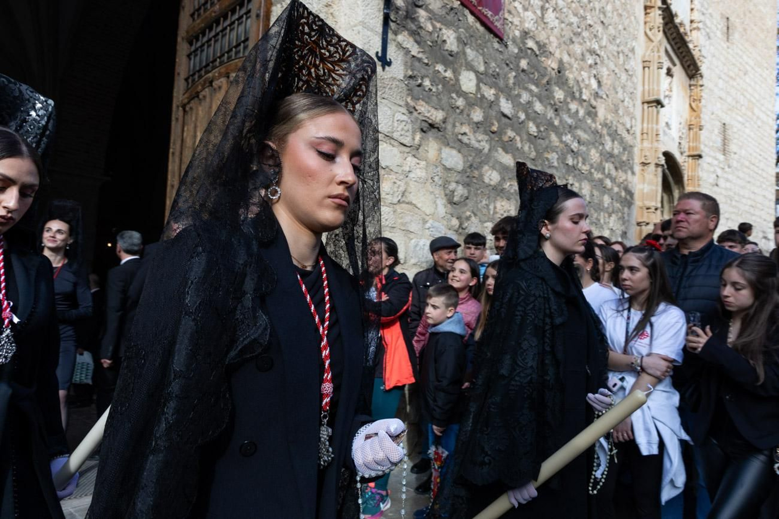 La temida lluvia impide el desarrollo normal de este Martes Santo
